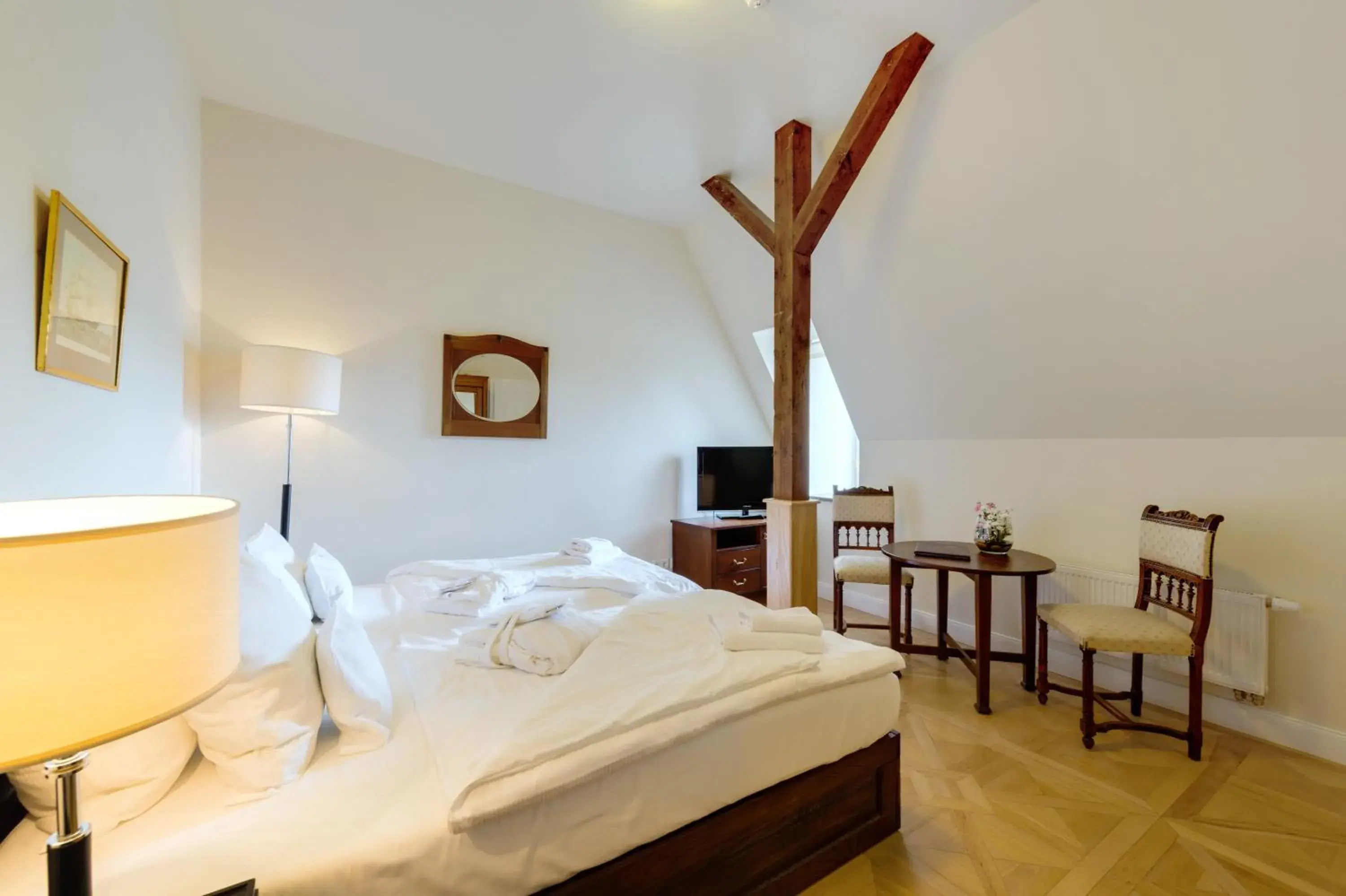 Small Double Room in Schloss Purschenstein Small Double Room in Schloss Purschenstein