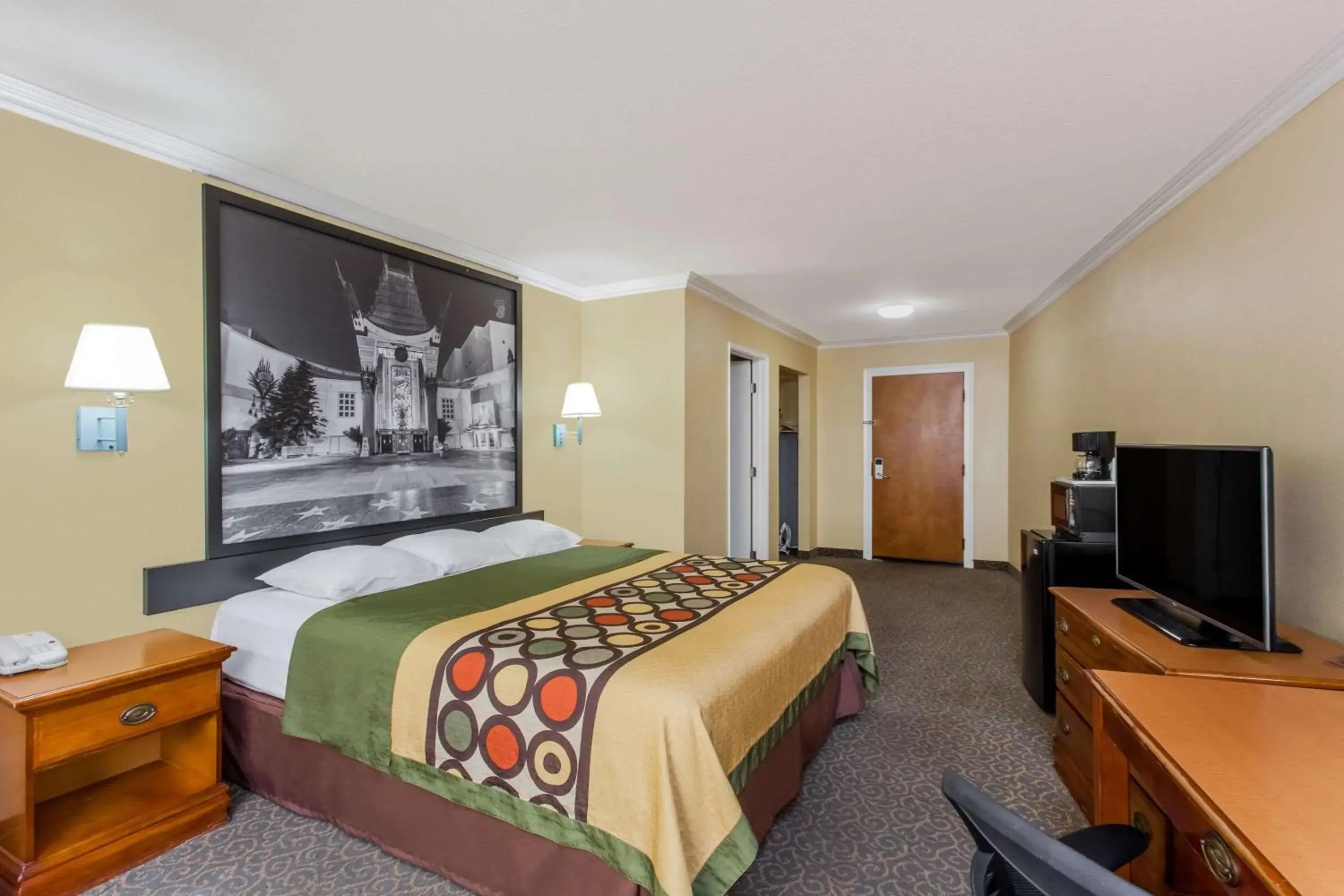 On site, Bed in Super 8 by Wyndham Los Angeles Downtown On site, Bed in Super 8 by Wyndham Los Angeles Downtown