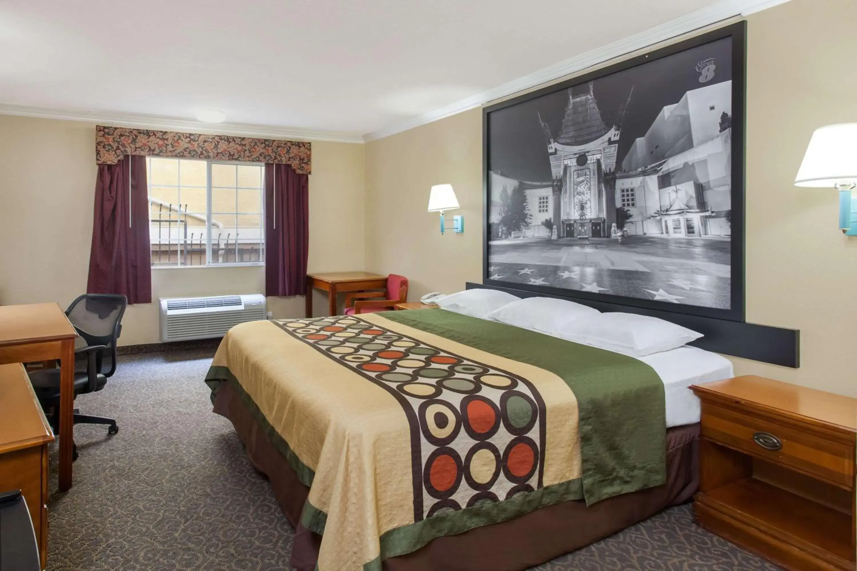 On site, Bed in Super 8 by Wyndham Los Angeles Downtown On site, Bed in Super 8 by Wyndham Los Angeles Downtown