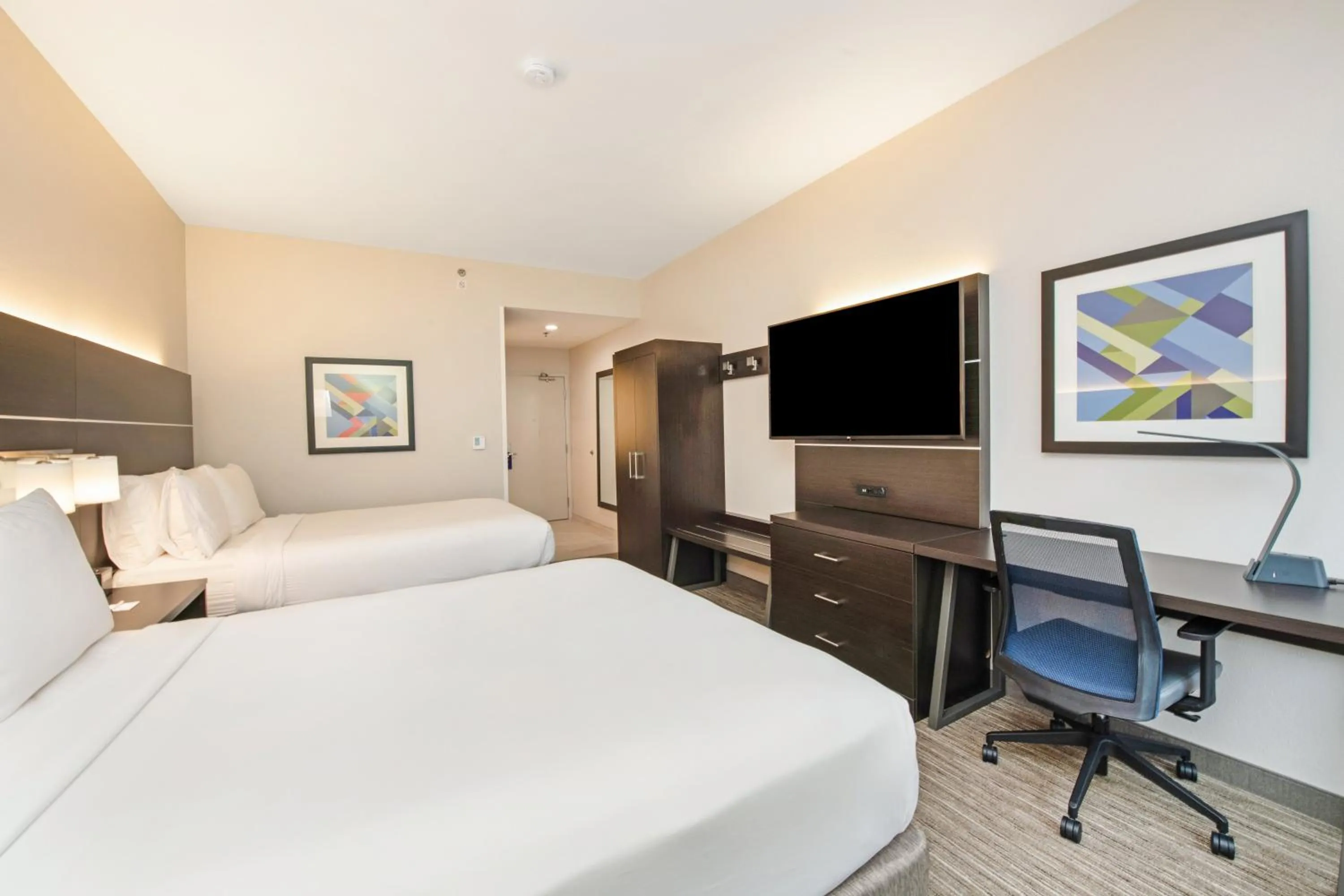 Photo of the whole room, Bed in Holiday Inn Express - Delafield by IHG