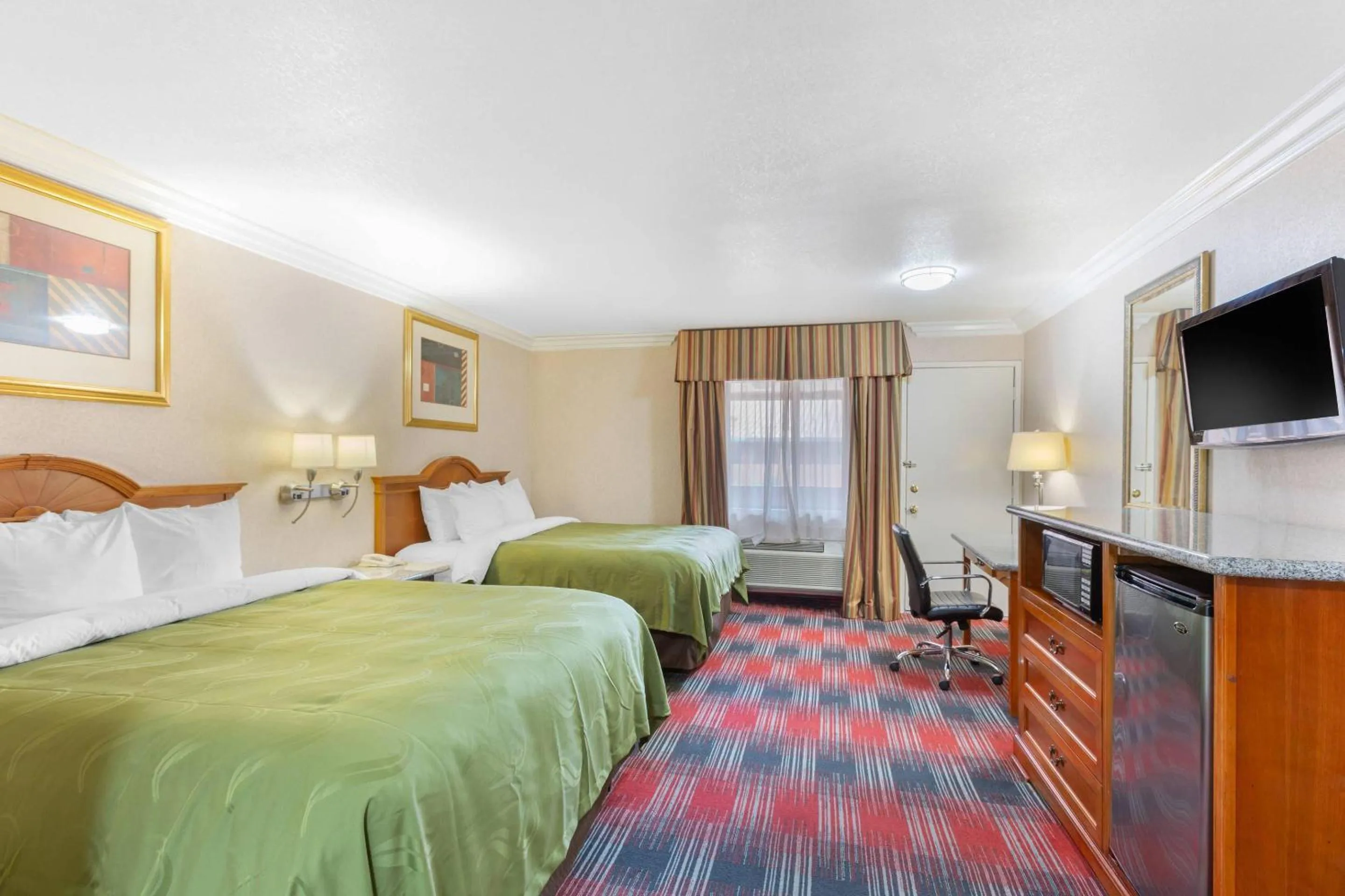 Bedroom, Bed in Quality Inn & Suites Oceanside Near Camp Pendleton