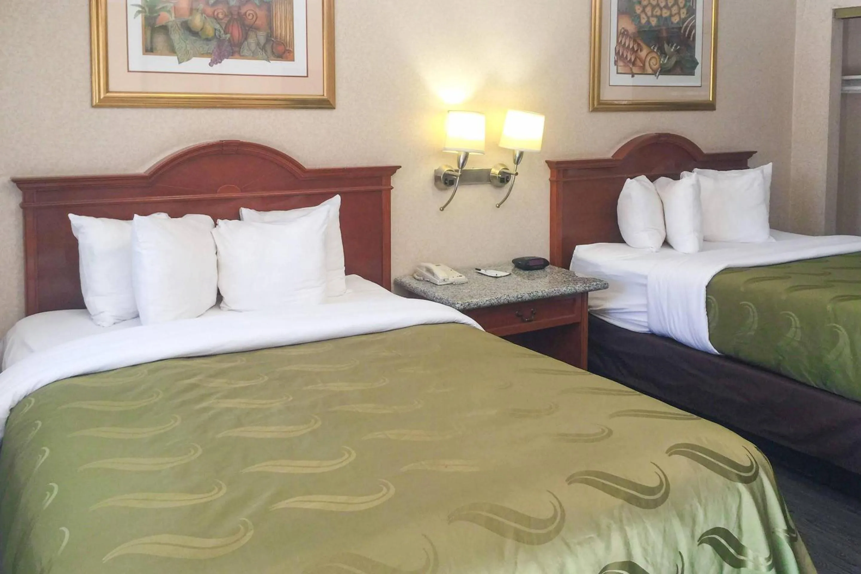 Bedroom, Bed in Quality Inn & Suites Oceanside Near Camp Pendleton
