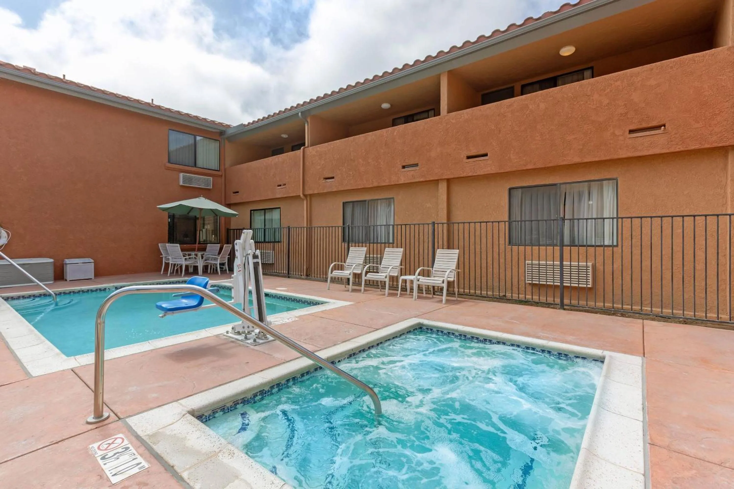 Swimming pool in Quality Inn & Suites Oceanside Near Camp Pendleton