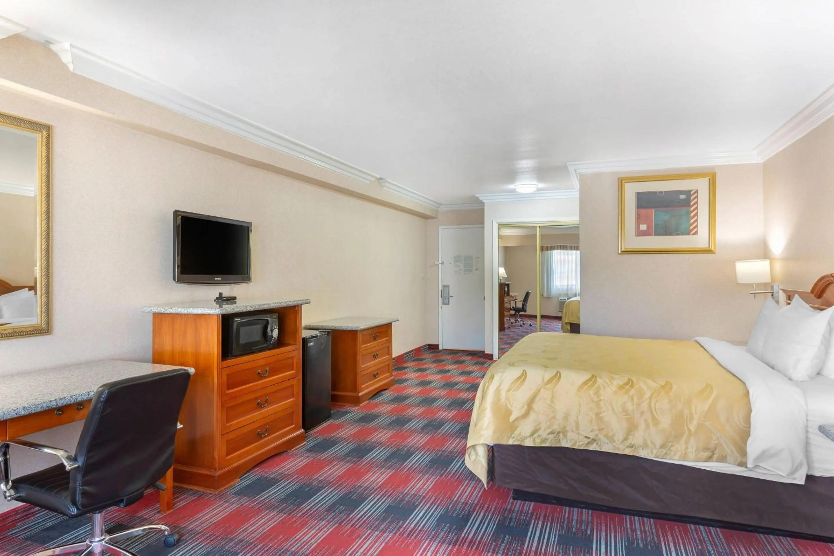 Bedroom, Bed in Quality Inn & Suites Oceanside Near Camp Pendleton