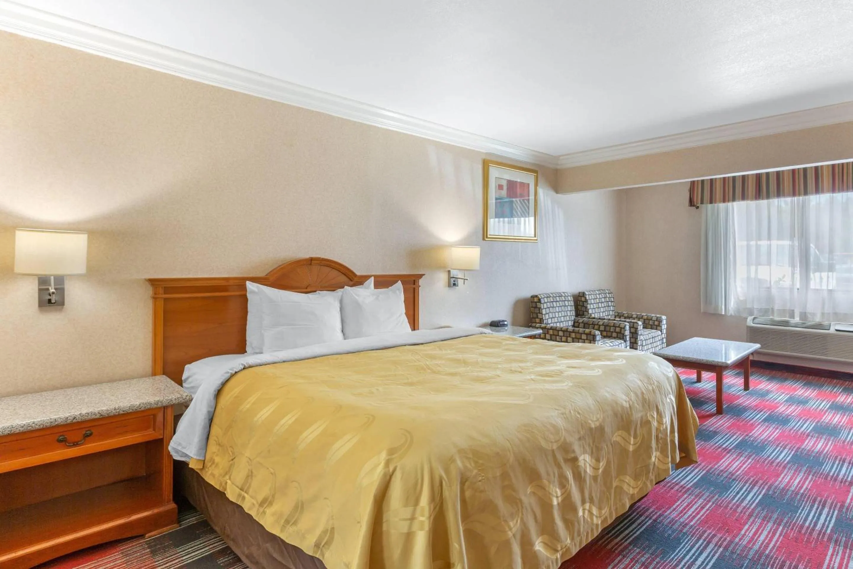 Bedroom, Bed in Quality Inn & Suites Oceanside Near Camp Pendleton