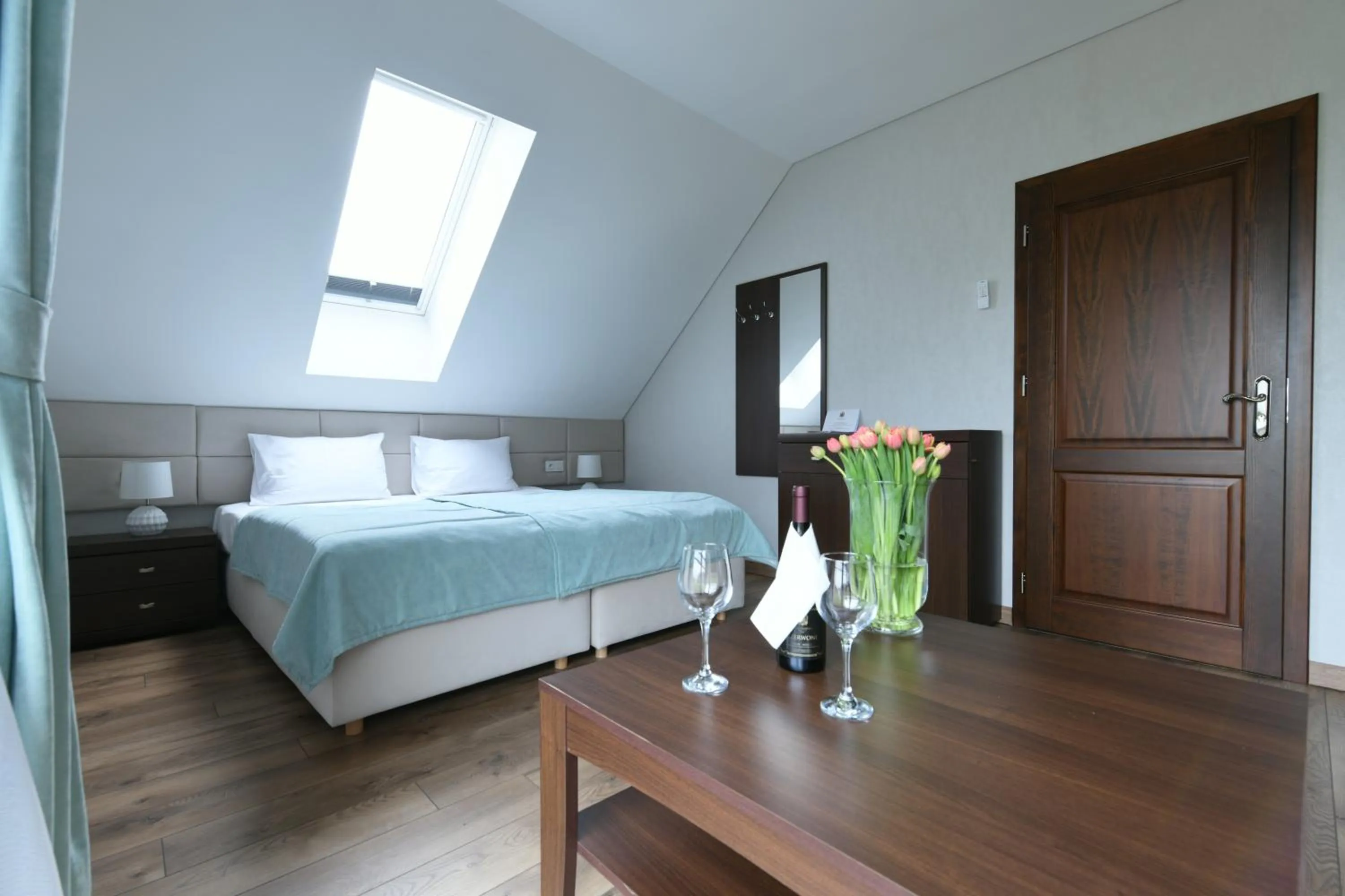 Bed in Palac Mortegi Hotel & SPA- Restauracja Szlachecka, SPA, Basen, Sauny, Jazda Konna, Mini Zoo- Luksus, Relaks i Przyroda w jednym!