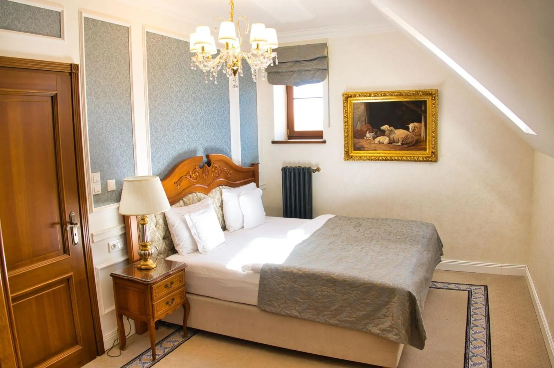 Bed in Palac Mortegi Hotel & SPA- Restauracja Szlachecka, SPA, Basen, Sauny, Jazda Konna, Mini Zoo- Luksus, Relaks i Przyroda w jednym!