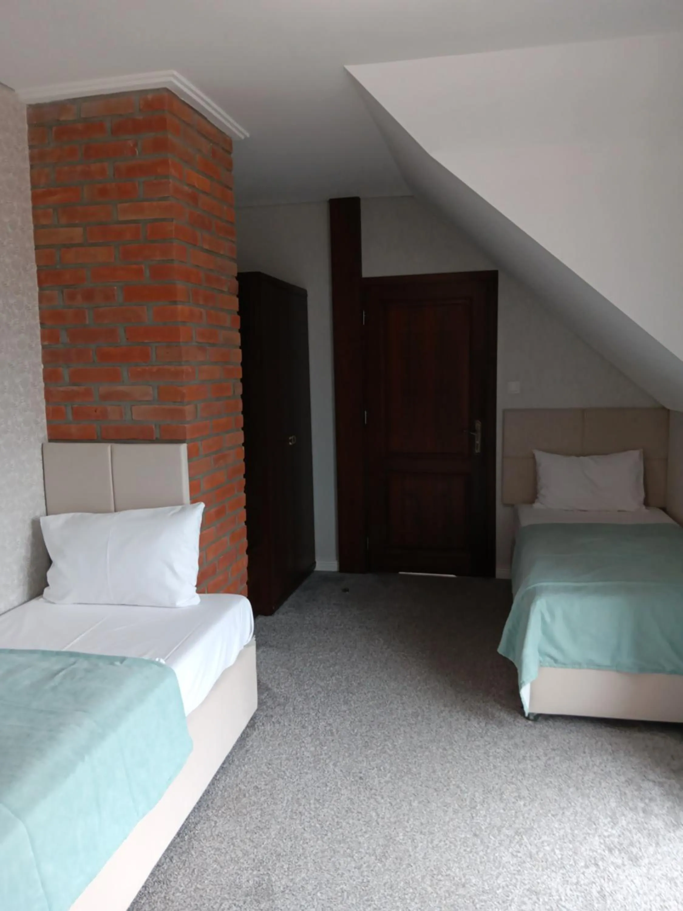 Bed in Palac Mortegi Hotel & SPA- Restauracja Szlachecka, SPA, Basen, Sauny, Jazda Konna, Mini Zoo- Luksus, Relaks i Przyroda w jednym!