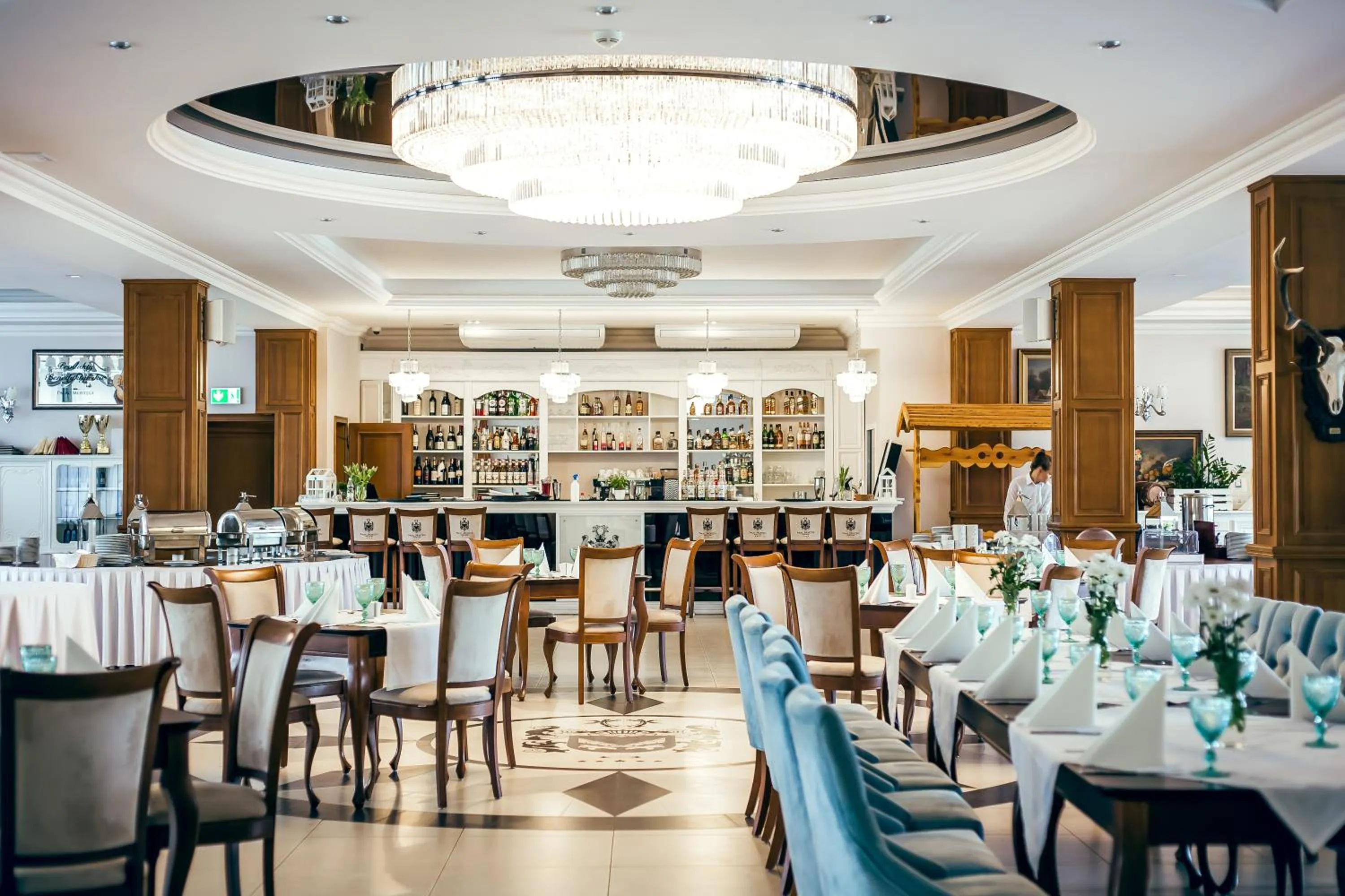 Restaurant/places to eat in Palac Mortegi Hotel & SPA- Restauracja Szlachecka, SPA, Basen, Sauny, Jazda Konna, Mini Zoo- Luksus, Relaks i Przyroda w jednym!