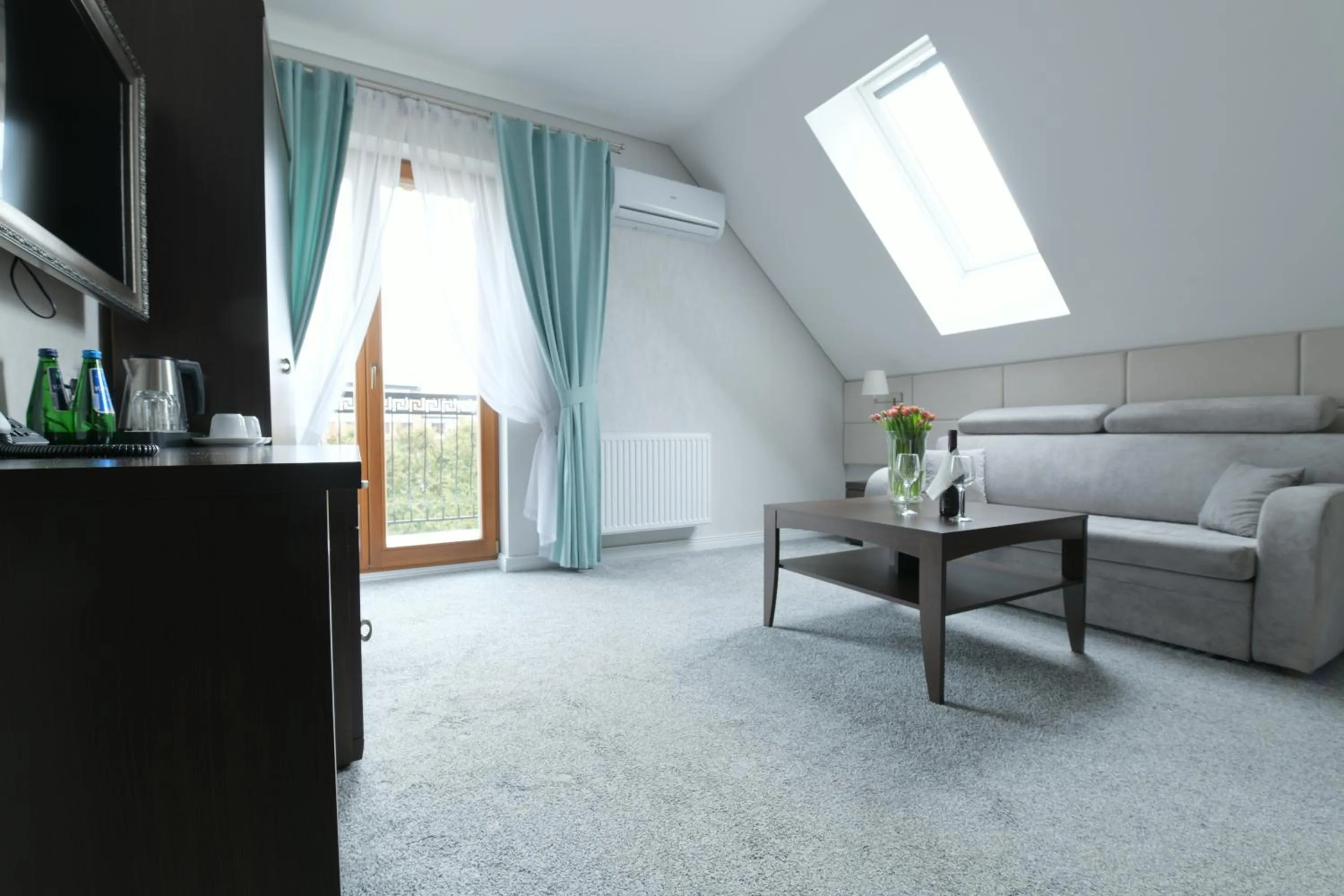 Seating area in Palac Mortegi Hotel & SPA- Restauracja Szlachecka, SPA, Basen, Sauny, Jazda Konna, Mini Zoo- Luksus, Relaks i Przyroda w jednym!