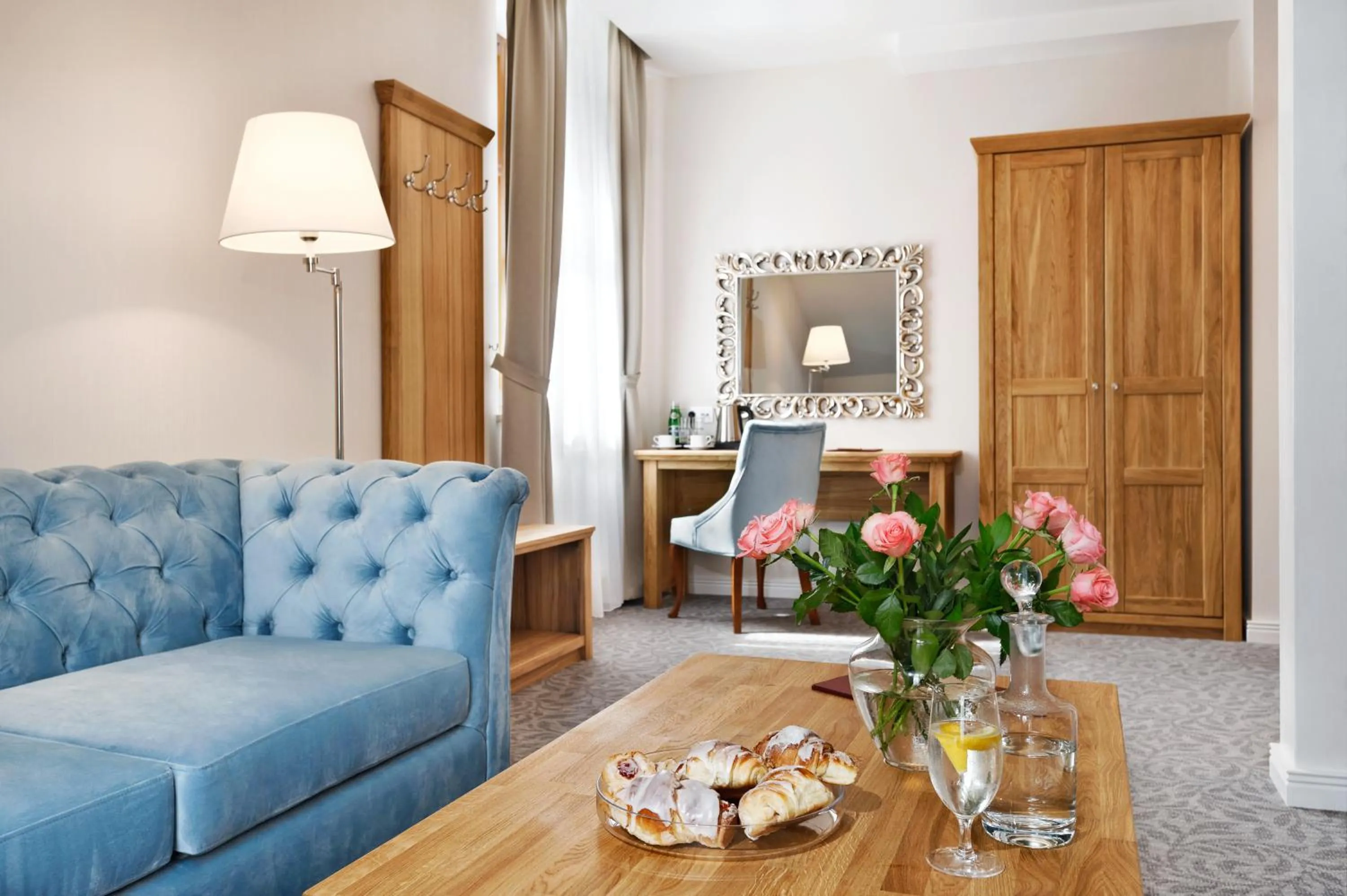 Seating area in Palac Mortegi Hotel & SPA- Restauracja Szlachecka, SPA, Basen, Sauny, Jazda Konna, Mini Zoo- Luksus, Relaks i Przyroda w jednym!