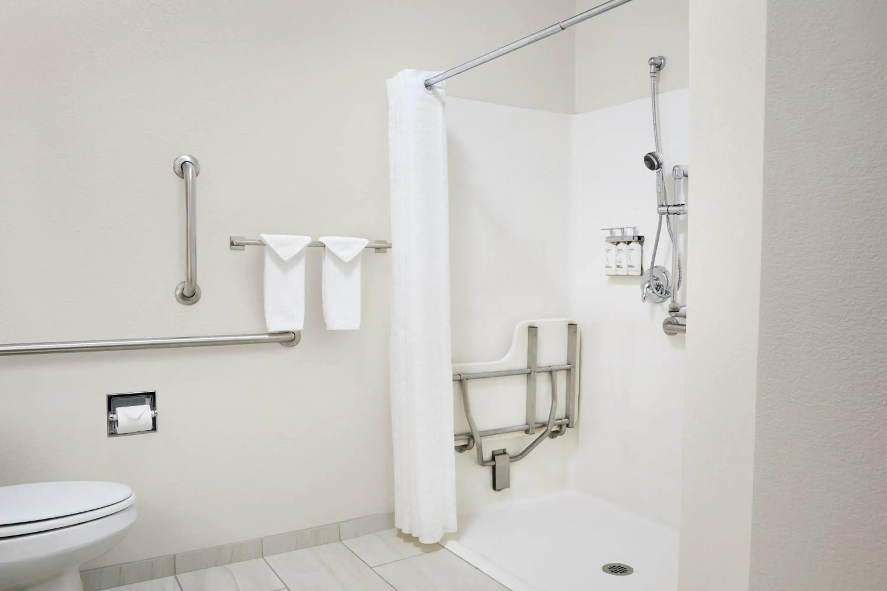 Photo of the whole room in Candlewood Suites Milwaukee Airport - Oak Creek by IHG Photo of the whole room in Candlewood Suites Milwaukee Airport - Oak Creek by IHG