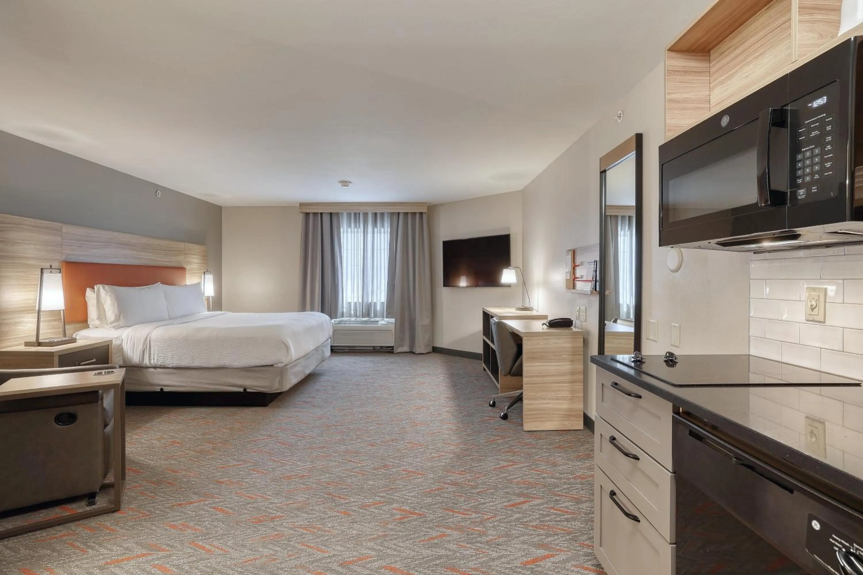 Photo of the whole room, Bed in Candlewood Suites Milwaukee Airport - Oak Creek by IHG