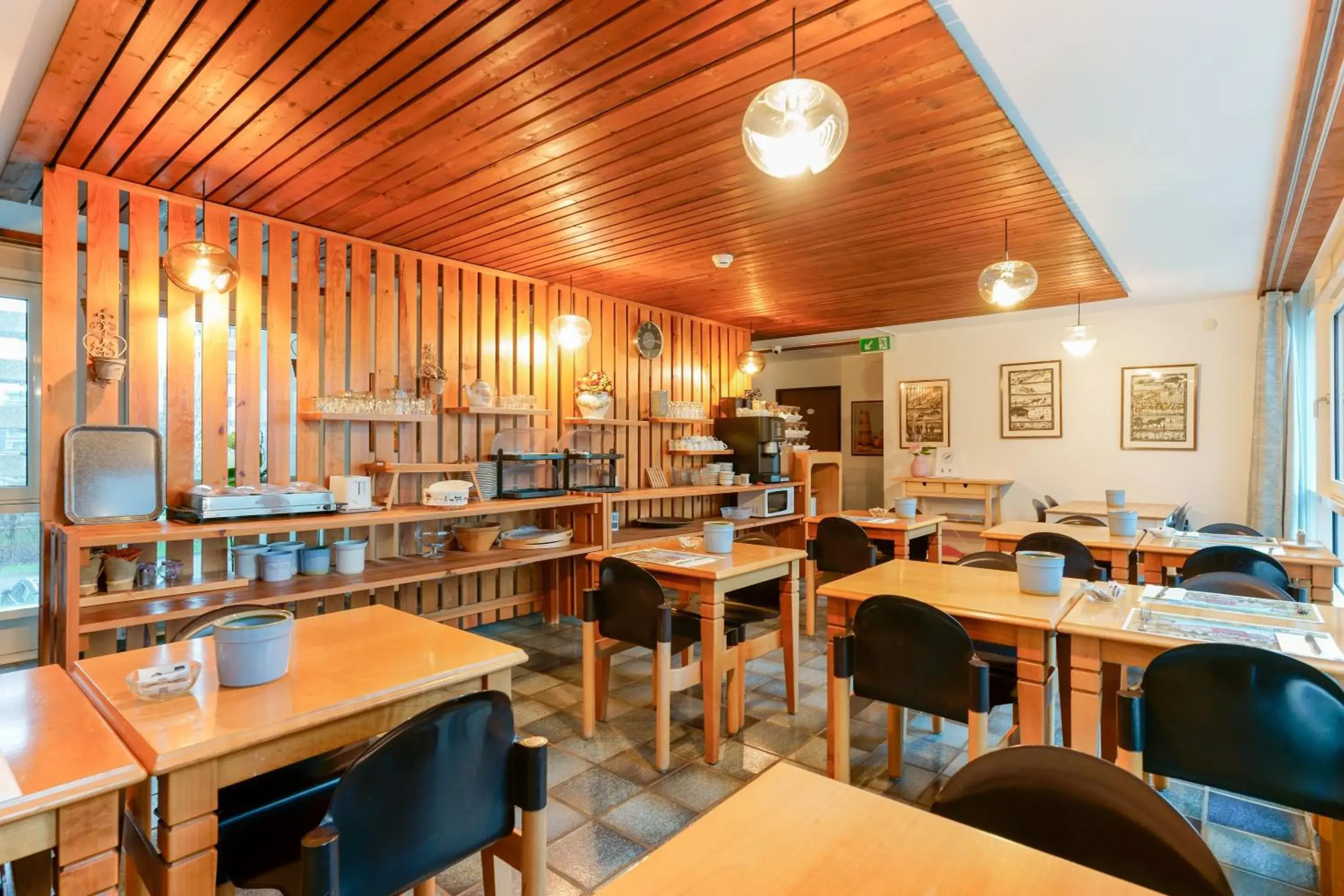 Breakfast in Hôtel du Grand-Pré Breakfast in Hôtel du Grand-Pré