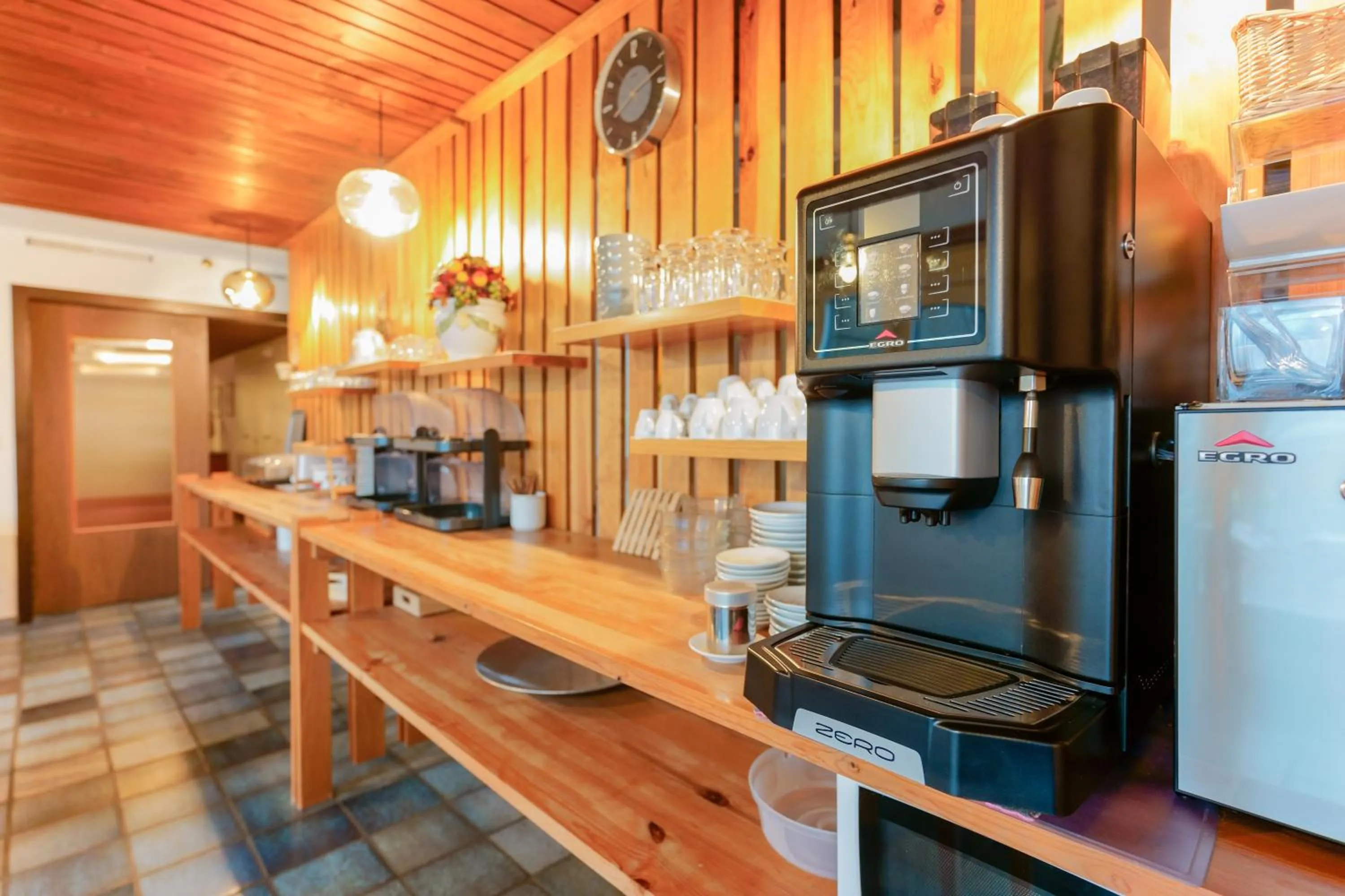 Coffee/tea facilities in Hôtel du Grand-Pré