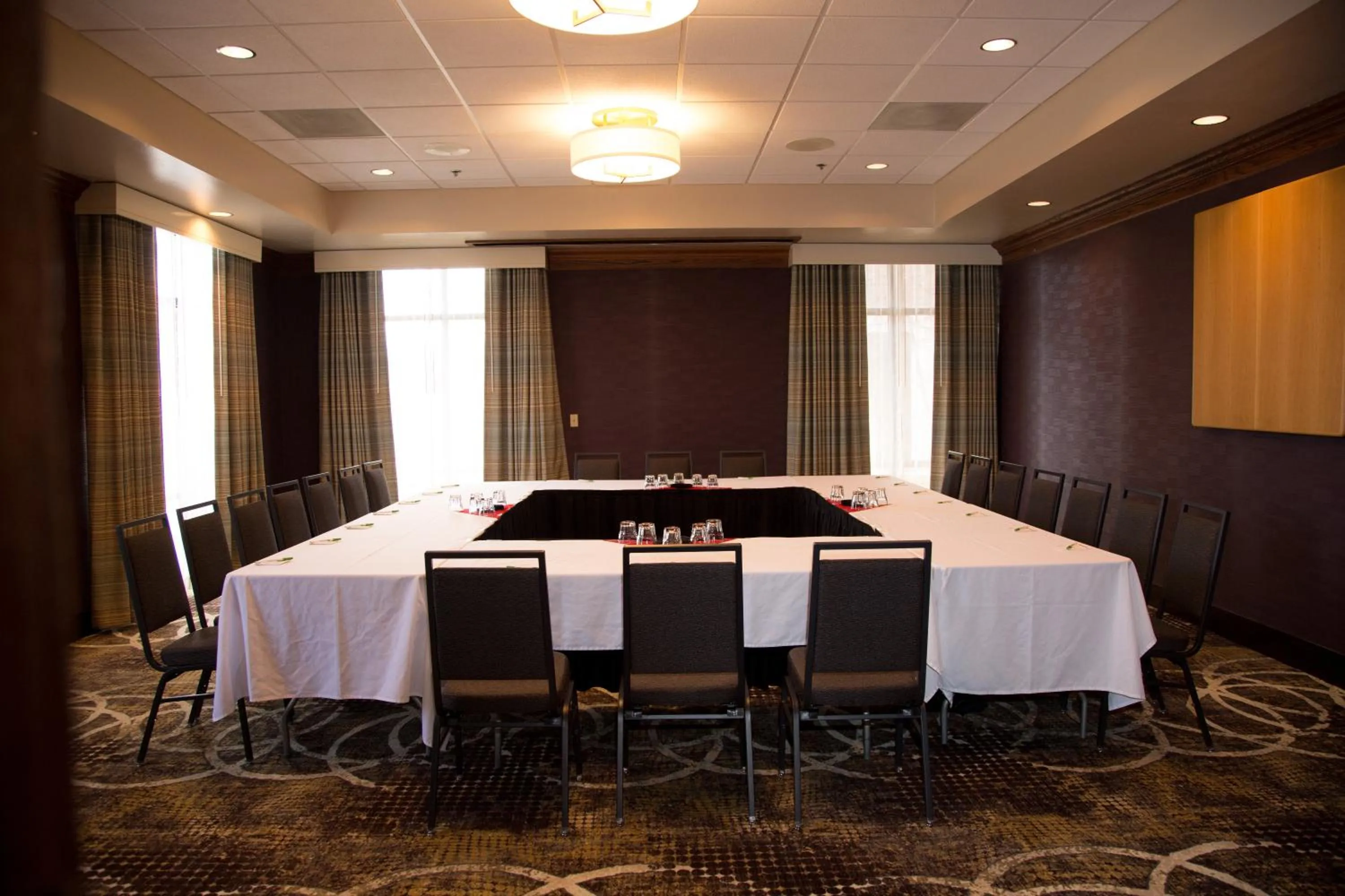Meeting/conference room in DoubleTree by Hilton Rapid City Downtown Convention Center
