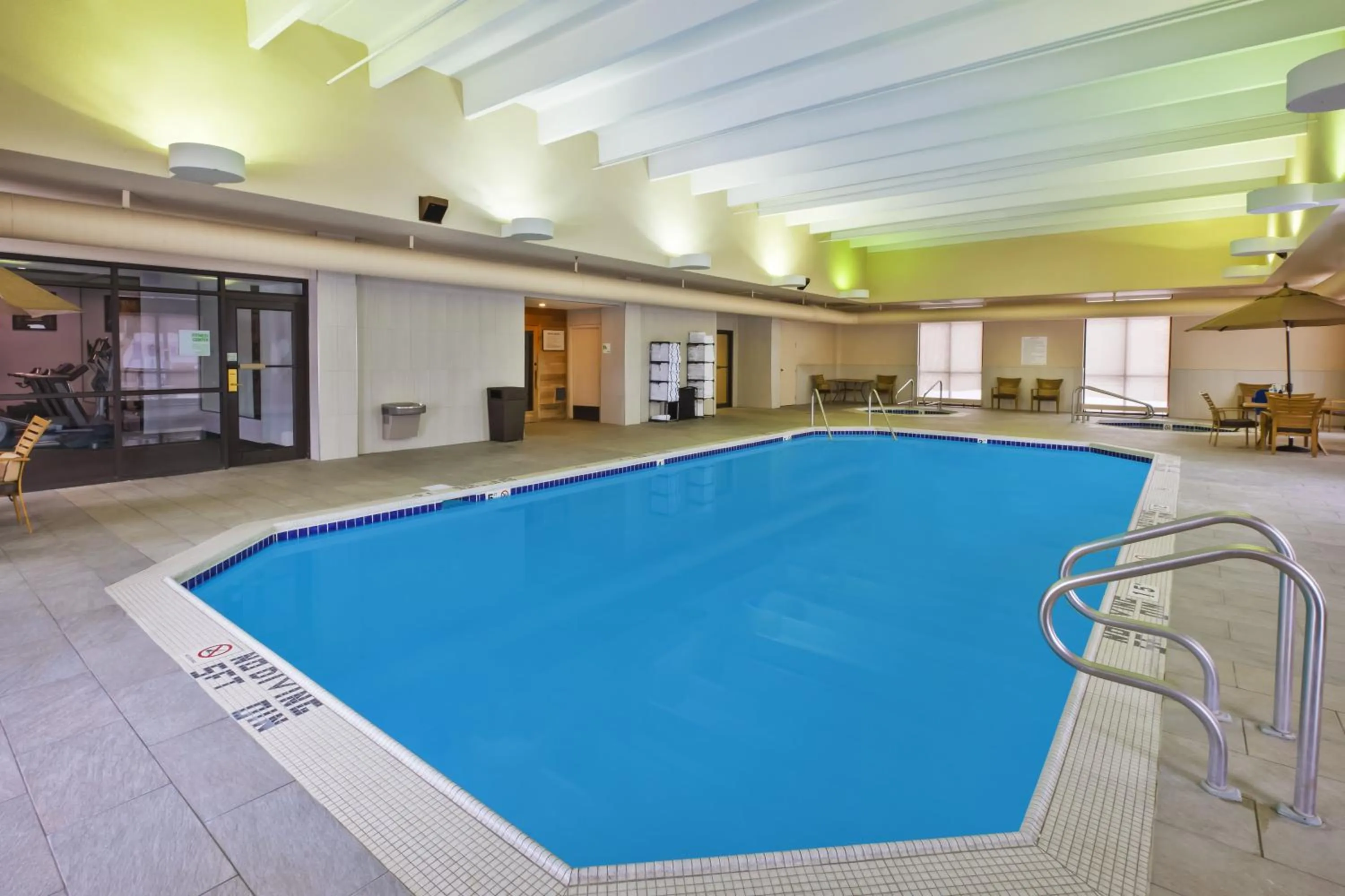 Swimming pool in DoubleTree by Hilton Rapid City Downtown Convention Center