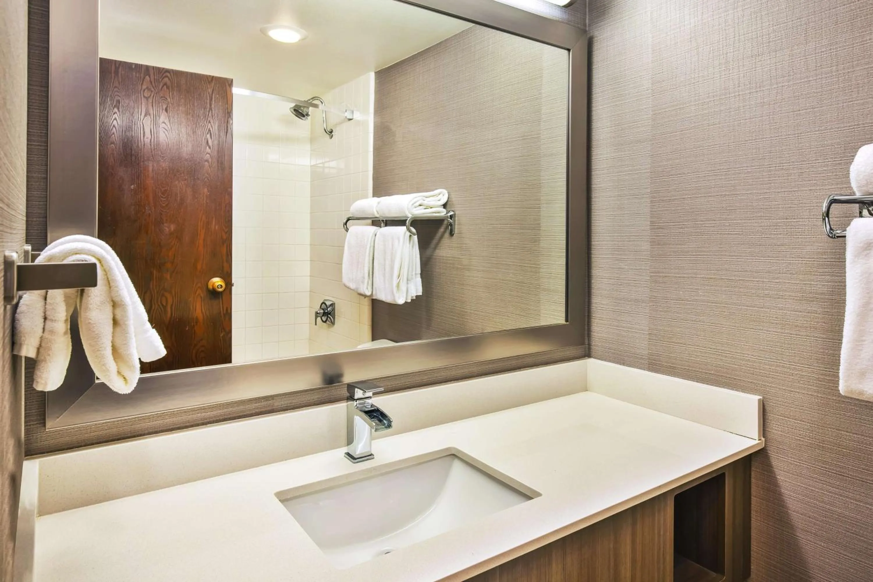 Bathroom in DoubleTree by Hilton Rapid City Downtown Convention Center