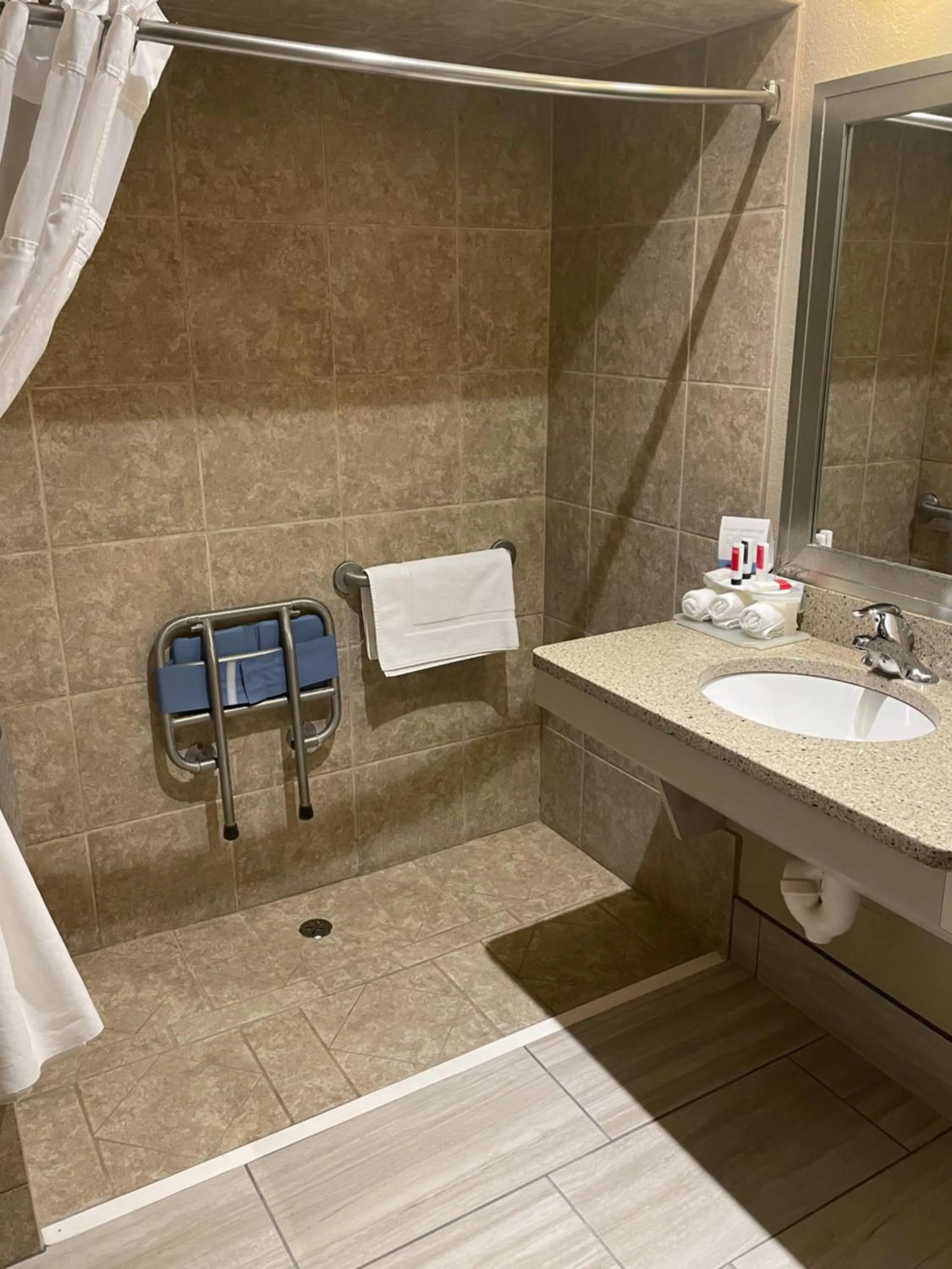 Stay Suites formerly known as Days Inn & Suites by Wyndham La Crosse-Onalaska