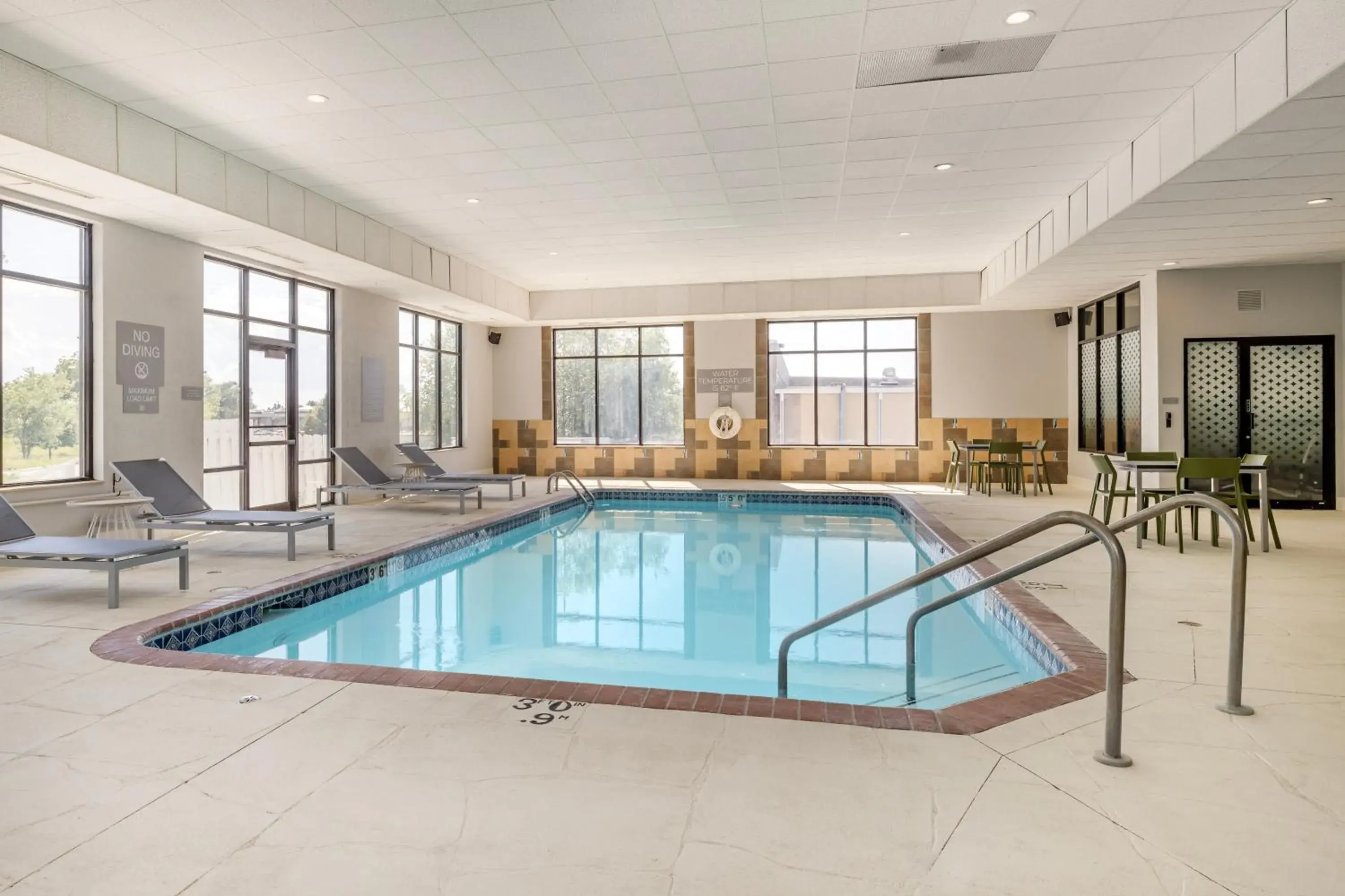 Swimming pool in Spark by Hilton La Crosse Onalaska Swimming pool in Spark by Hilton La Crosse Onalaska