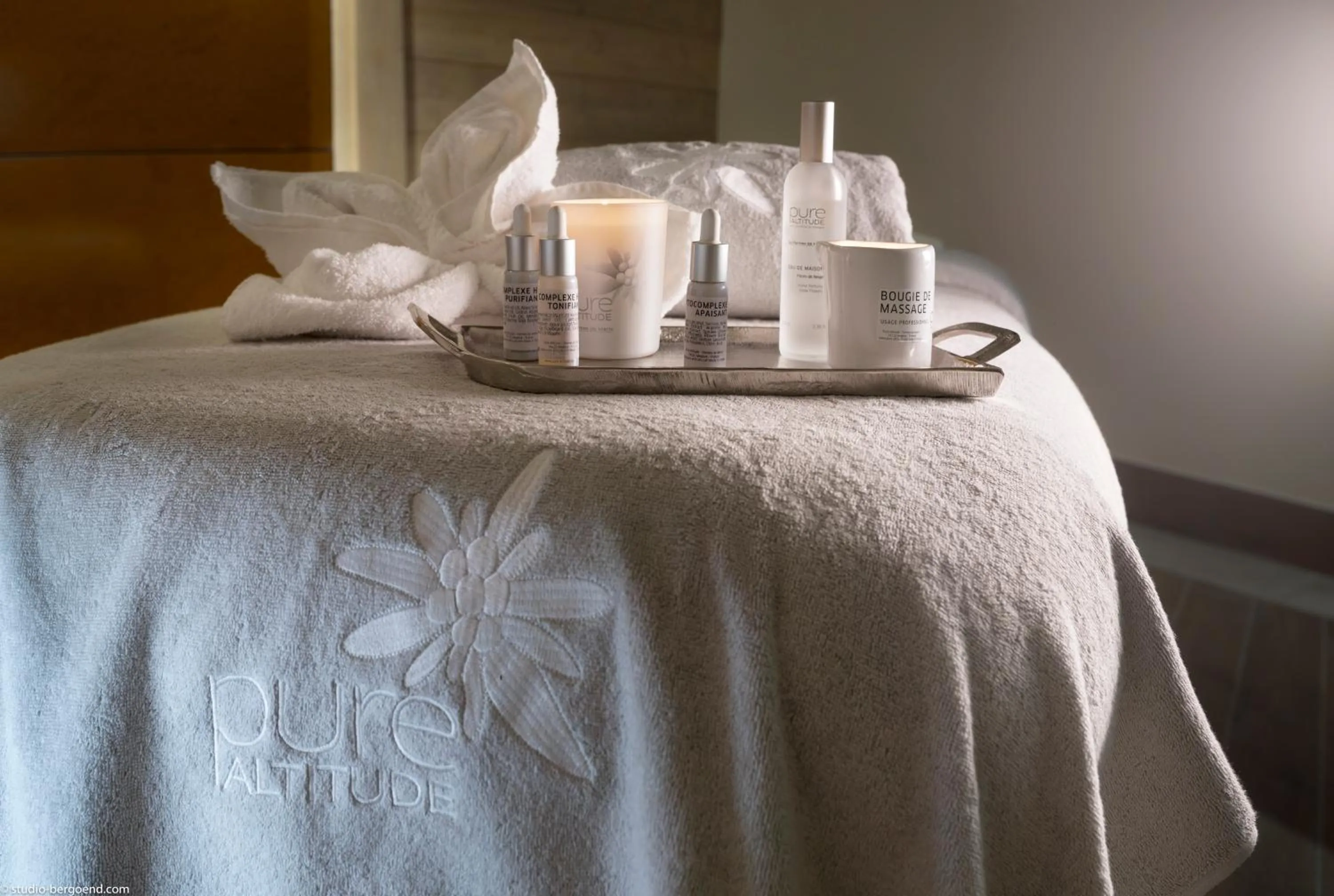 Massage, Bed in MGM Hôtels & Résidences - Résidence Le Cristal de Jade