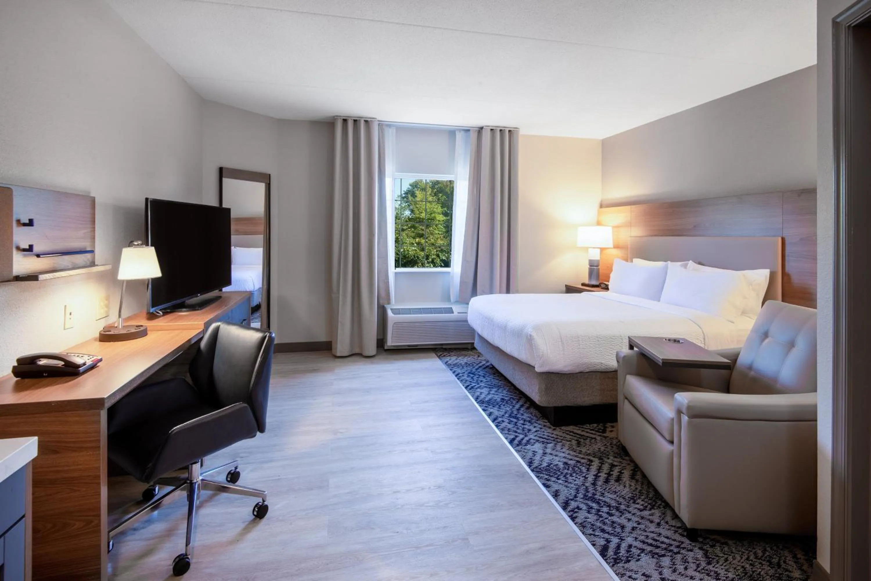 Photo of the whole room, Bed in Candlewood Suites Manassas by IHG