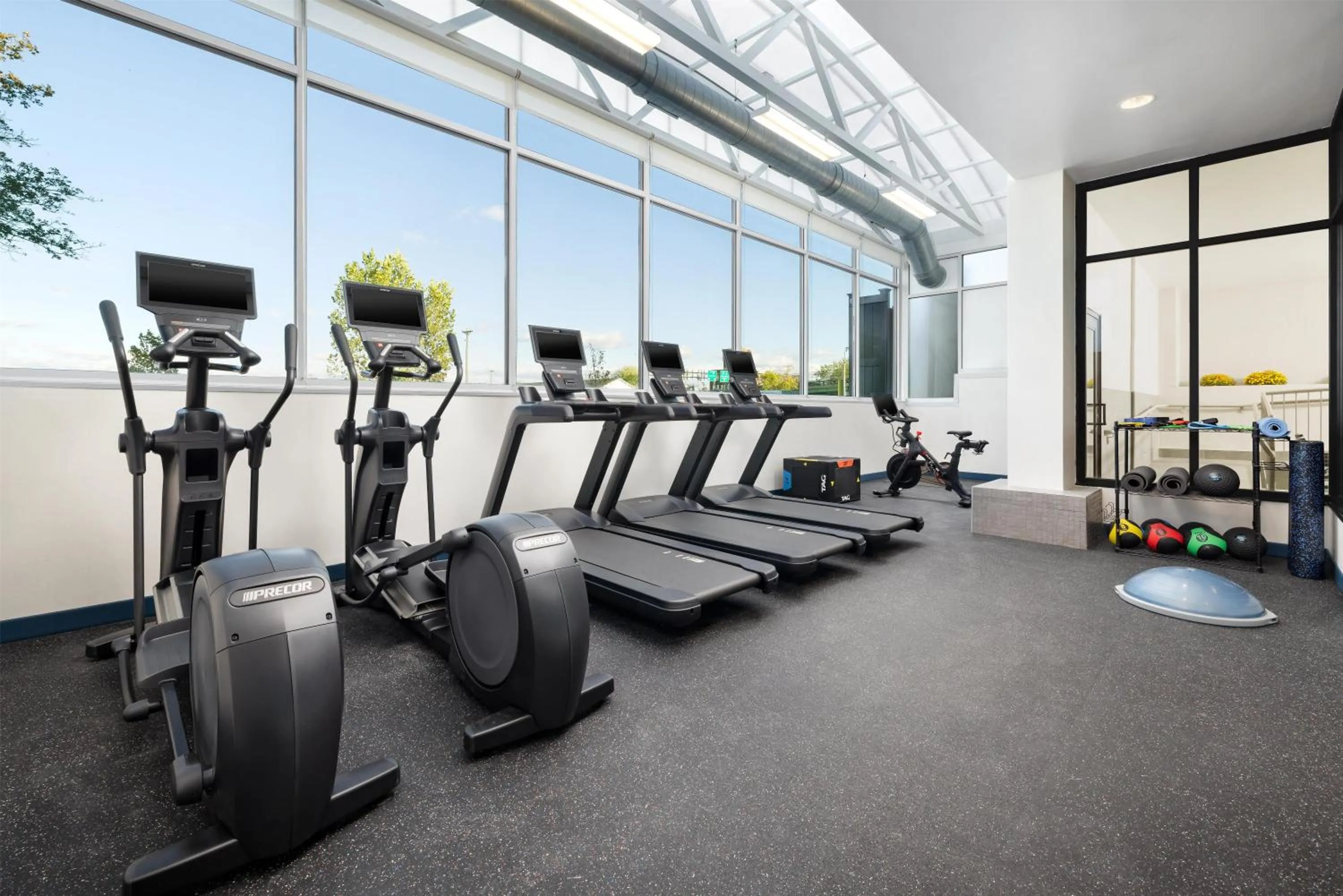Fitness centre/facilities in Doubletree By Hilton Concord Downtown