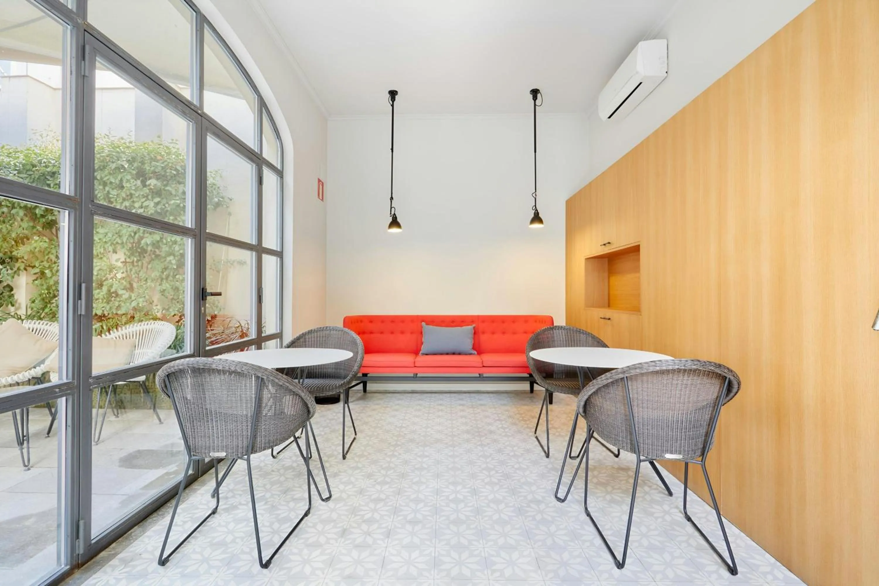 Lounge or bar in Le Palacete Hotel Gracia District, Sonder by Marriott Bonvoy