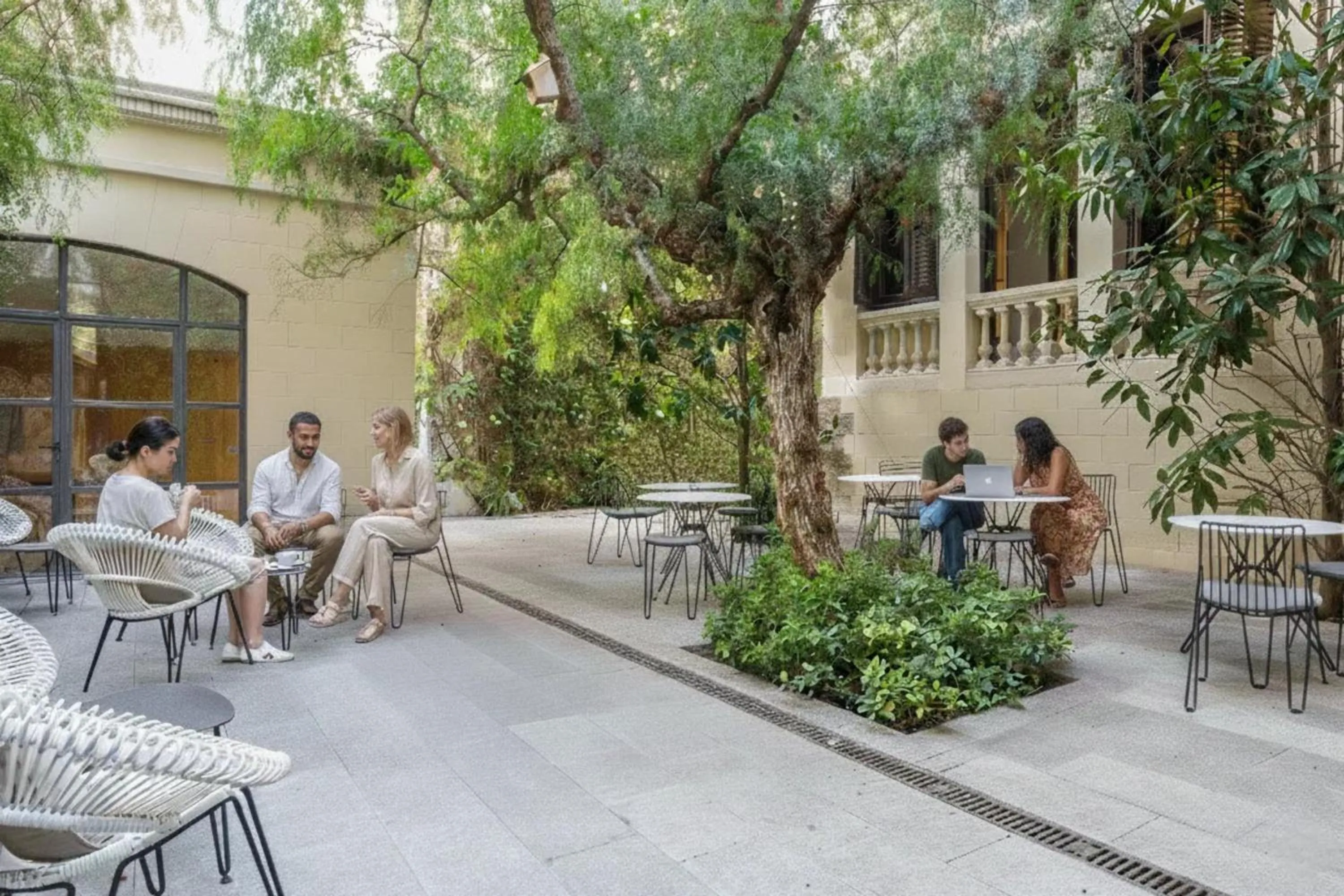 Property building in Le Palacete by Sweett