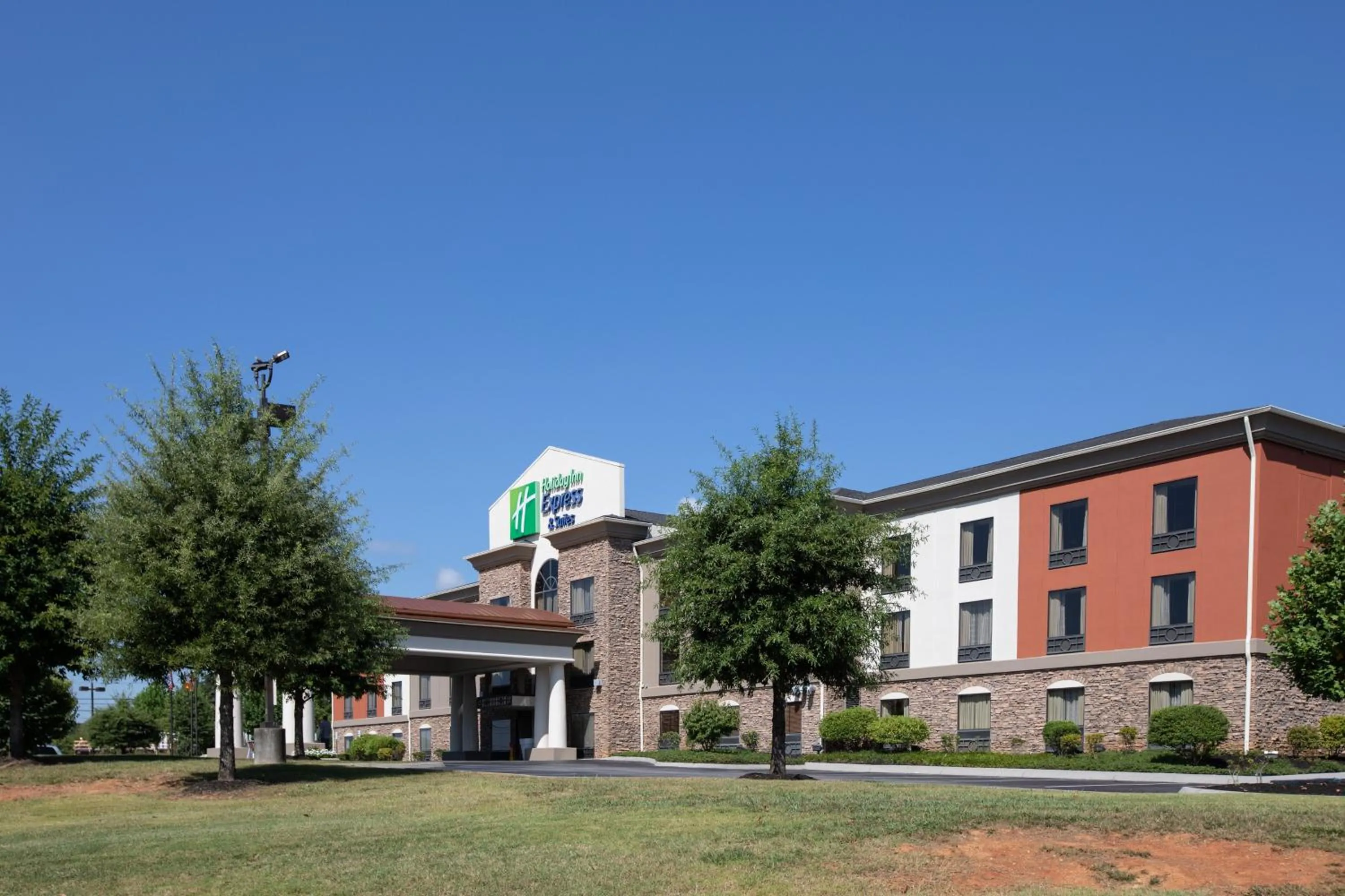 Property building in Holiday Inn Express & Suites Knoxville-Farragut by IHG