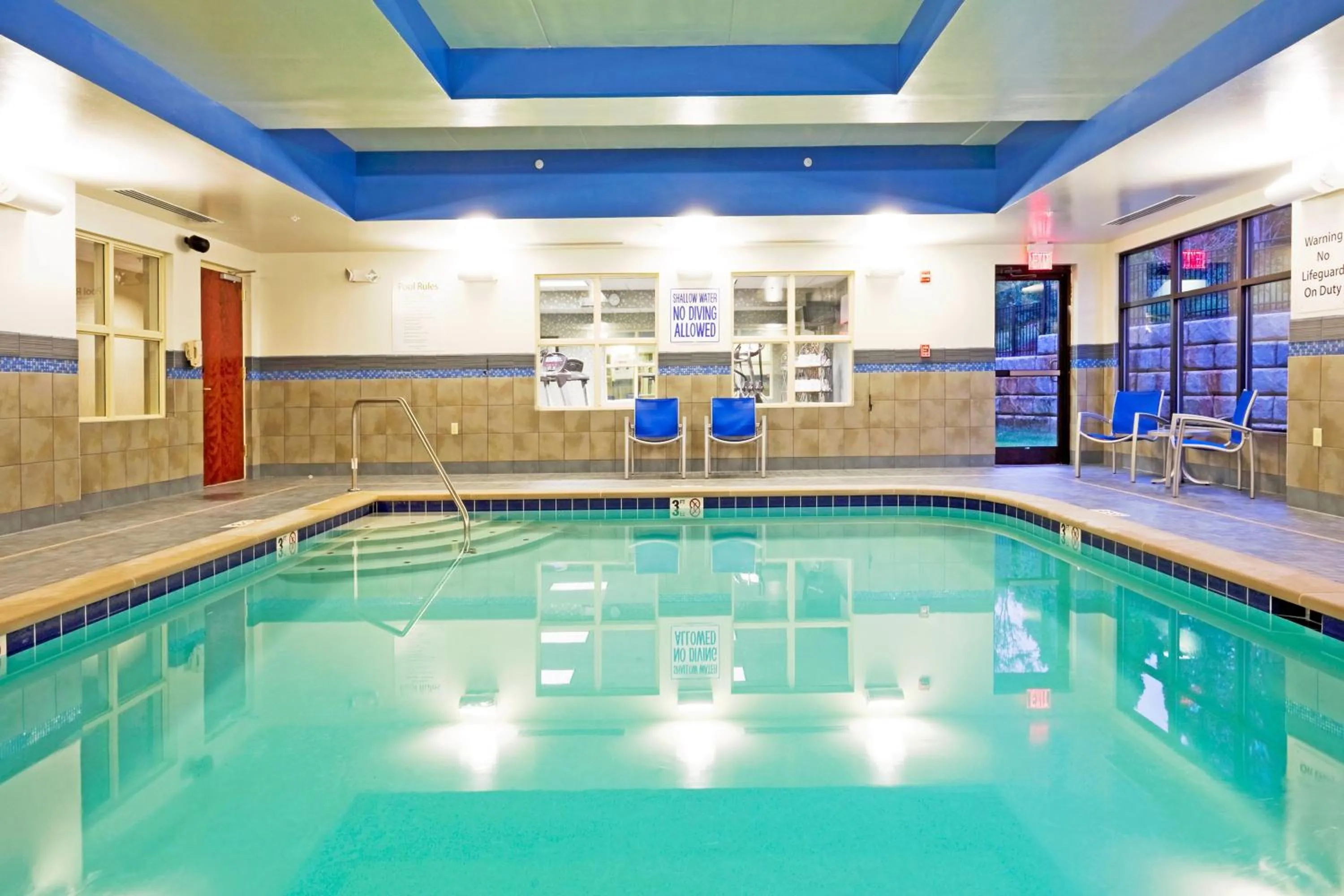 Swimming pool in Holiday Inn Express & Suites Knoxville-Farragut by IHG