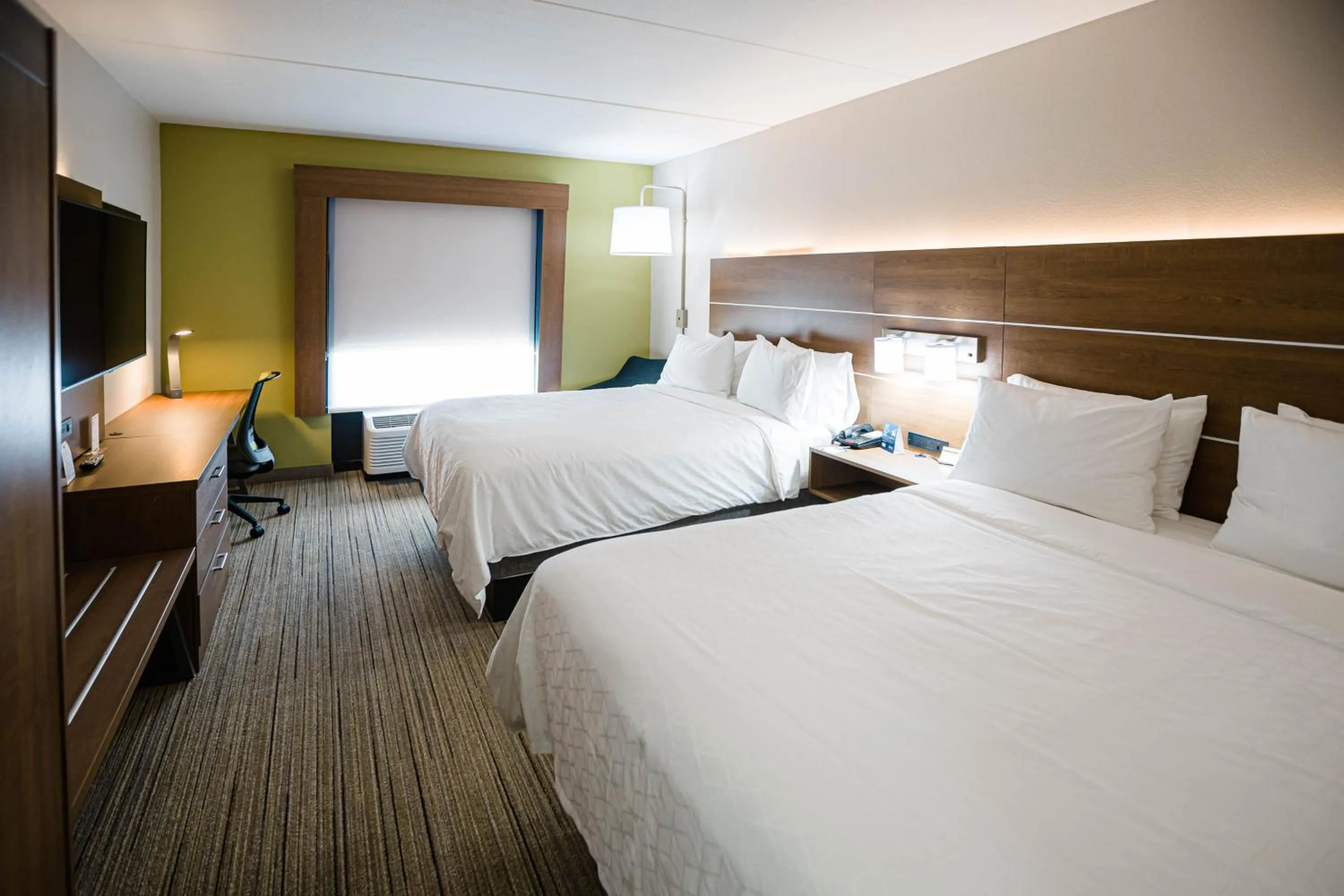 Photo of the whole room, Bed in Holiday Inn Express & Suites Knoxville-Farragut by IHG