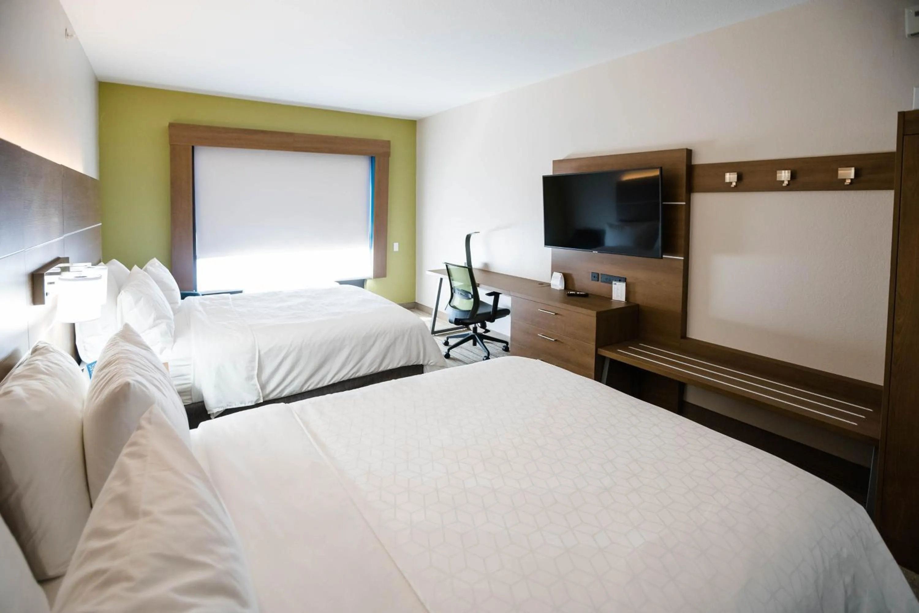 Photo of the whole room, Bed in Holiday Inn Express & Suites Knoxville-Farragut by IHG