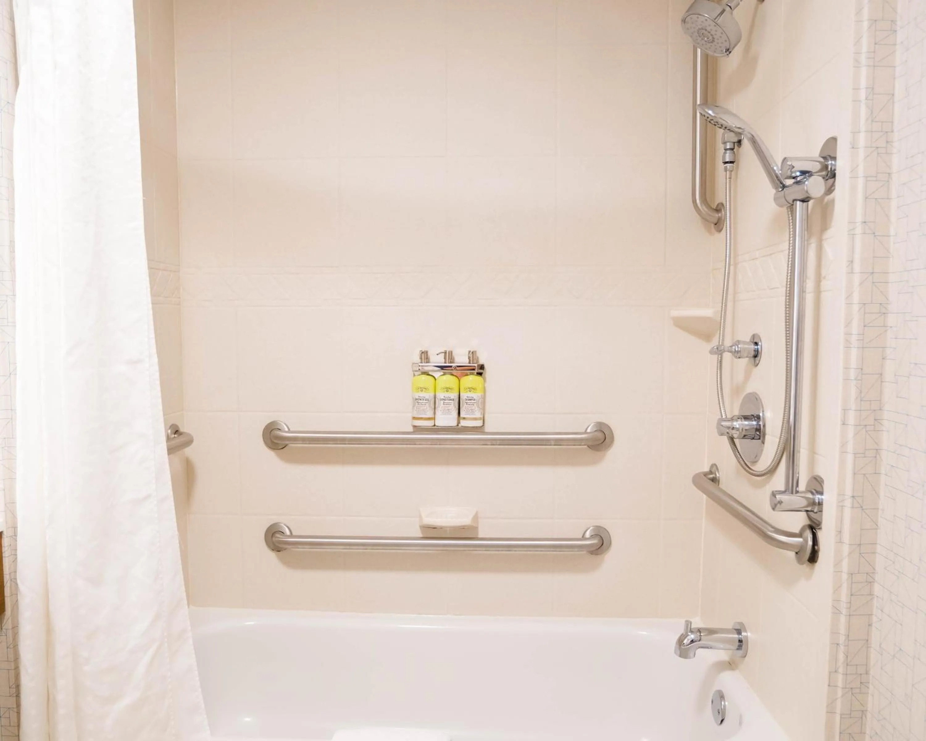 Photo of the whole room in Holiday Inn Express & Suites Knoxville-Farragut by IHG