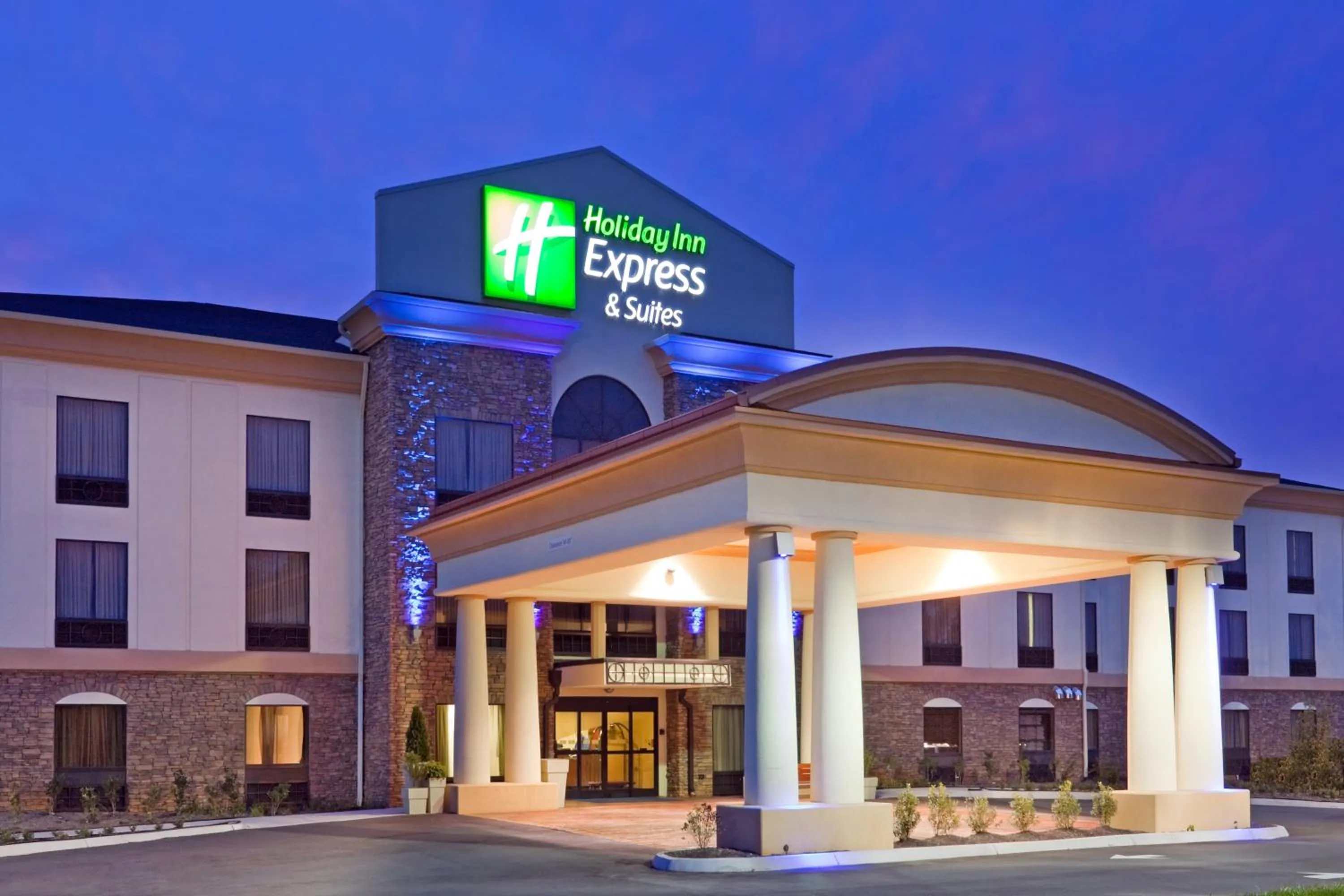 Property building in Holiday Inn Express & Suites Knoxville-Farragut by IHG