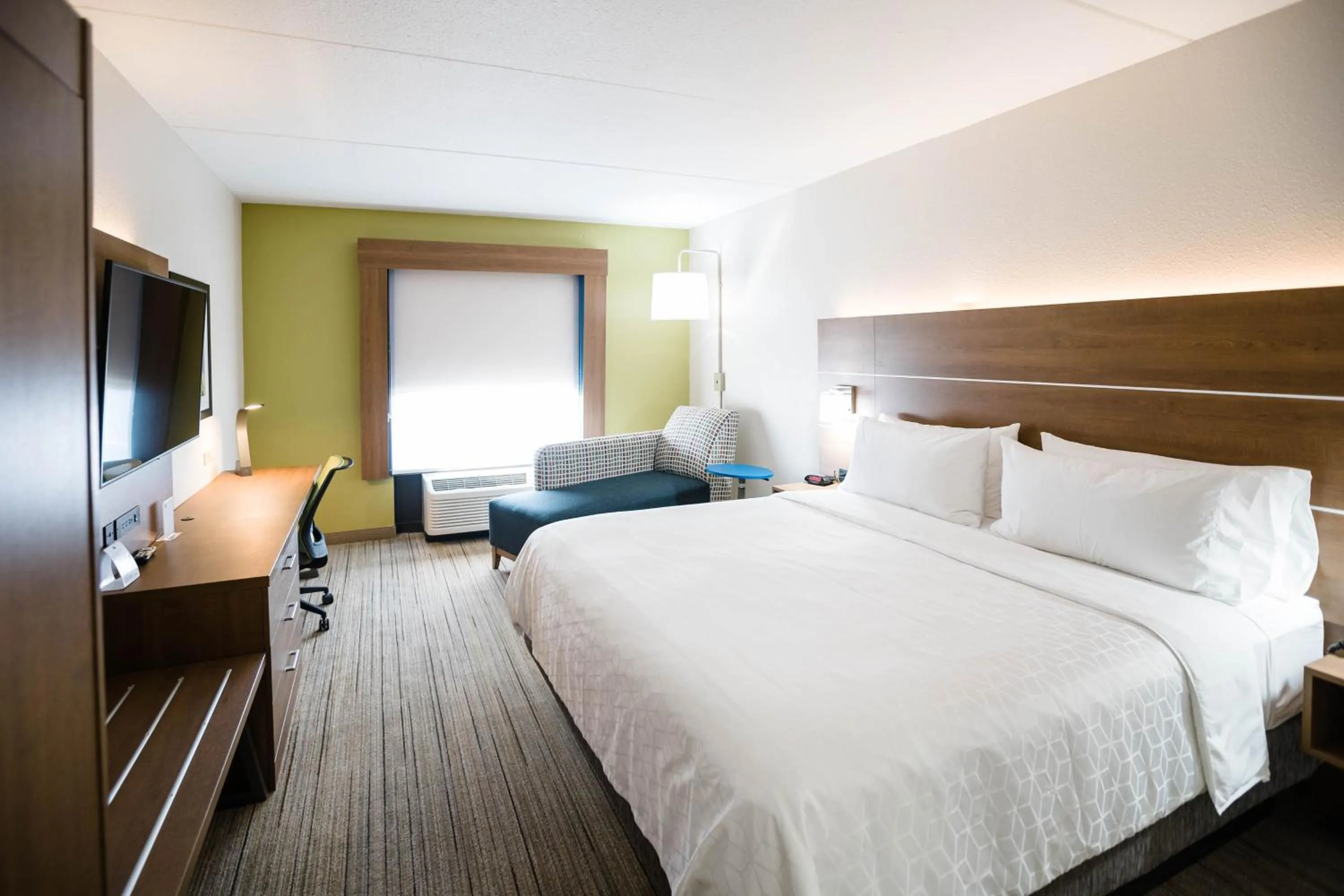 Photo of the whole room, Bed in Holiday Inn Express & Suites Knoxville-Farragut by IHG