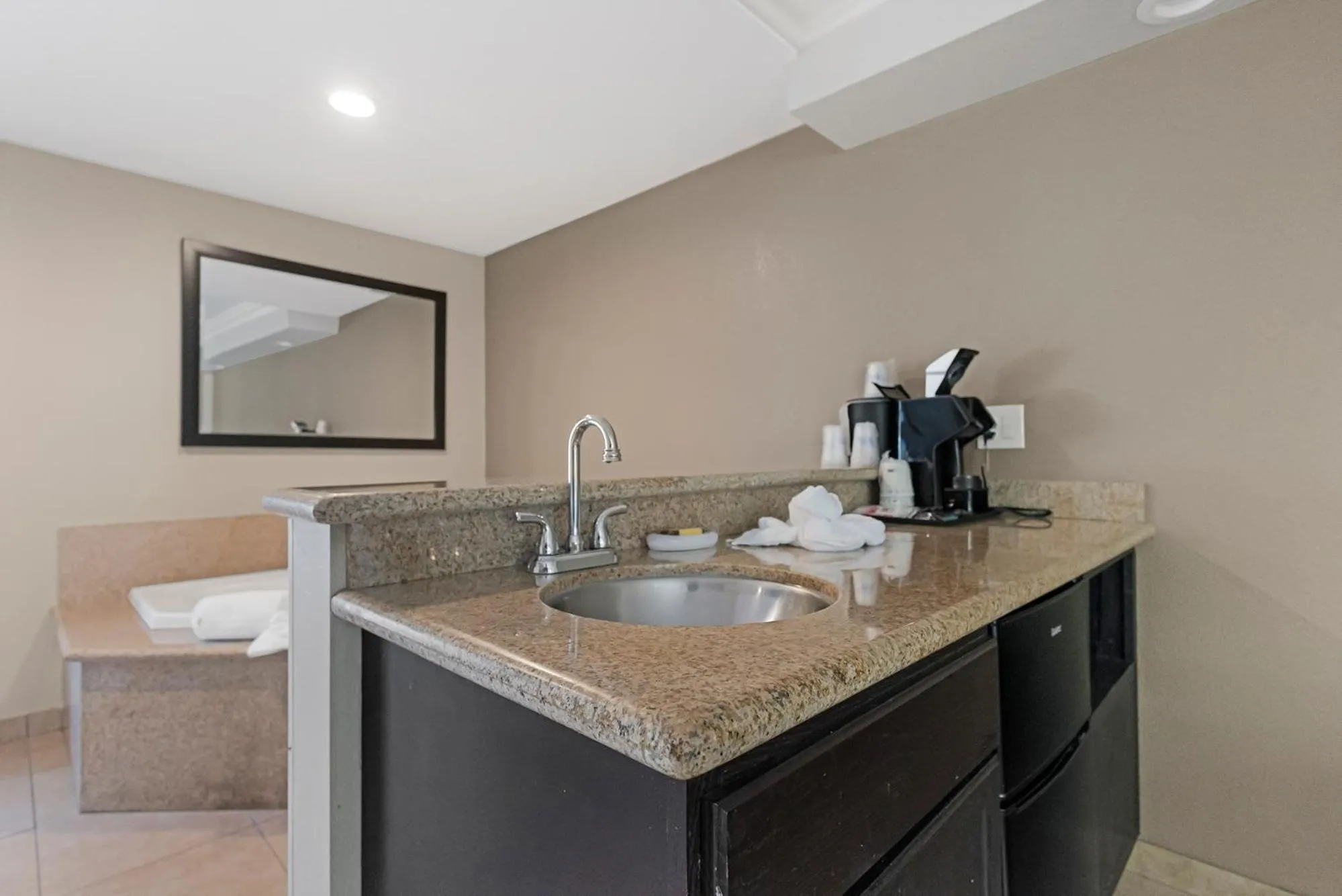 Kitchen or kitchenette in Best Western Plus Wine Country Inn & Suites