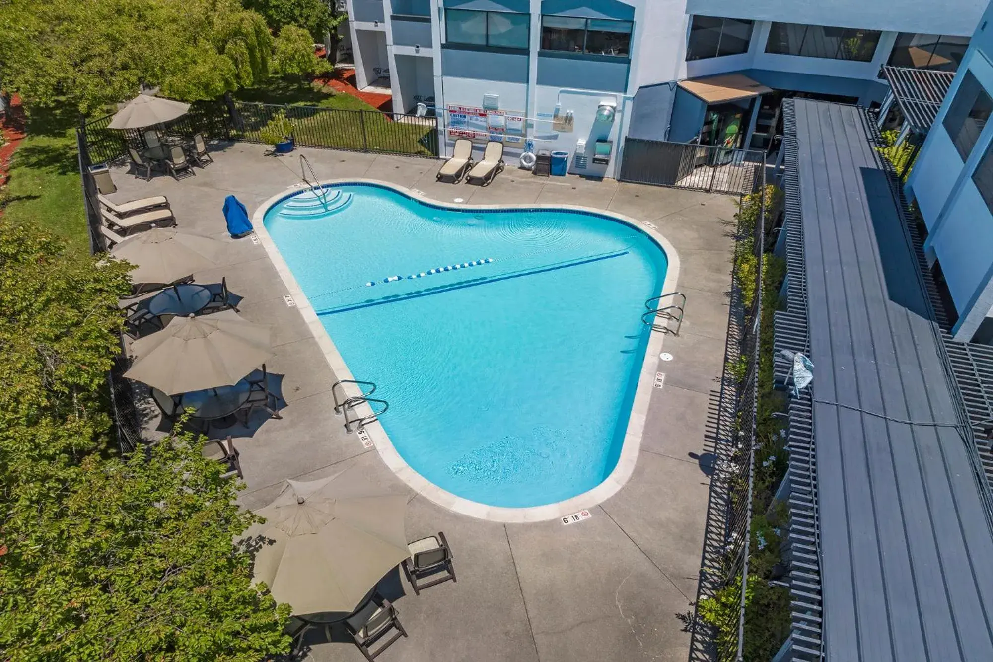 Swimming pool in Best Western Plus Wine Country Inn & Suites Swimming pool in Best Western Plus Wine Country Inn & Suites