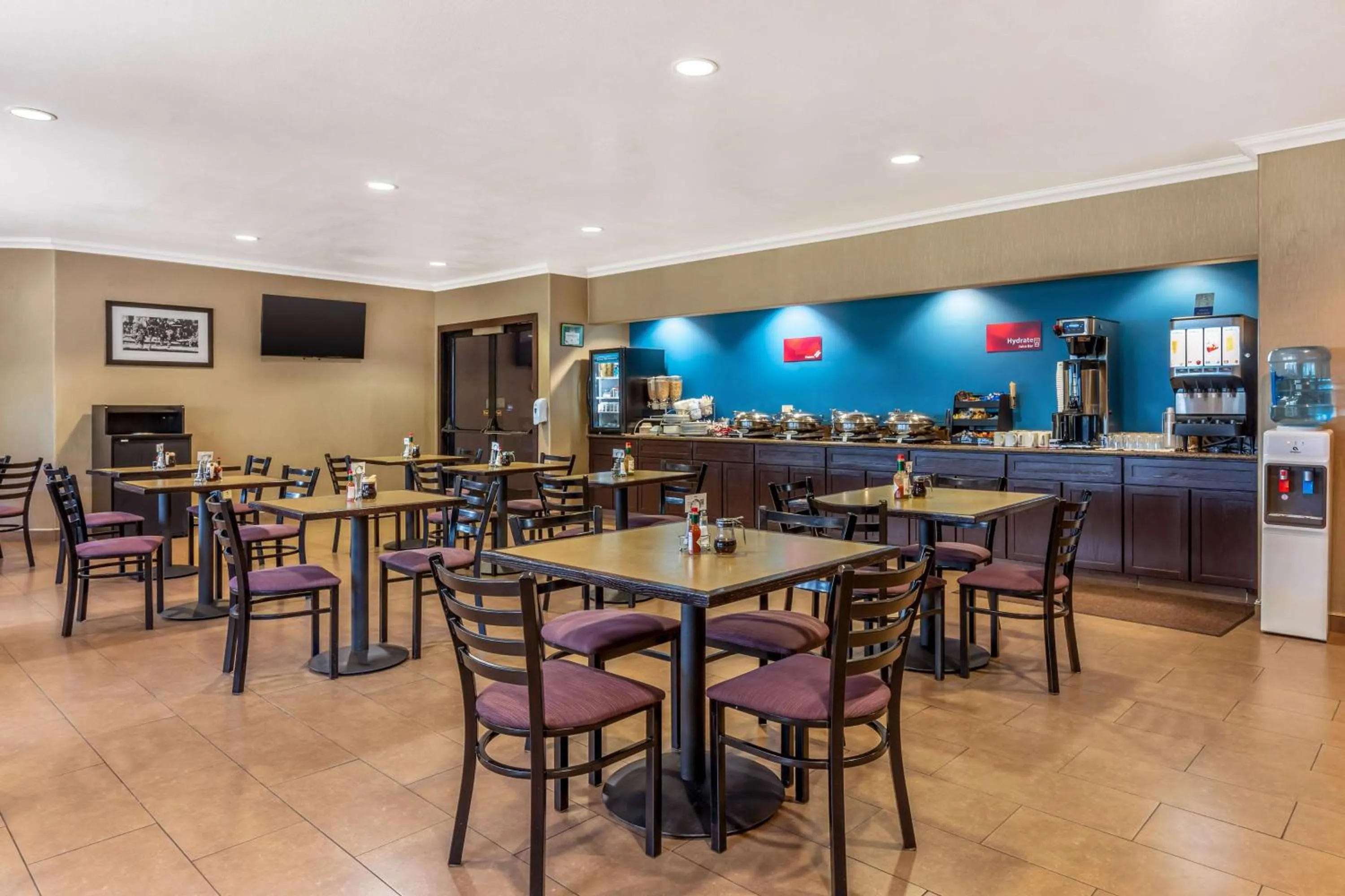 Breakfast in Best Western Plus Wine Country Inn & Suites