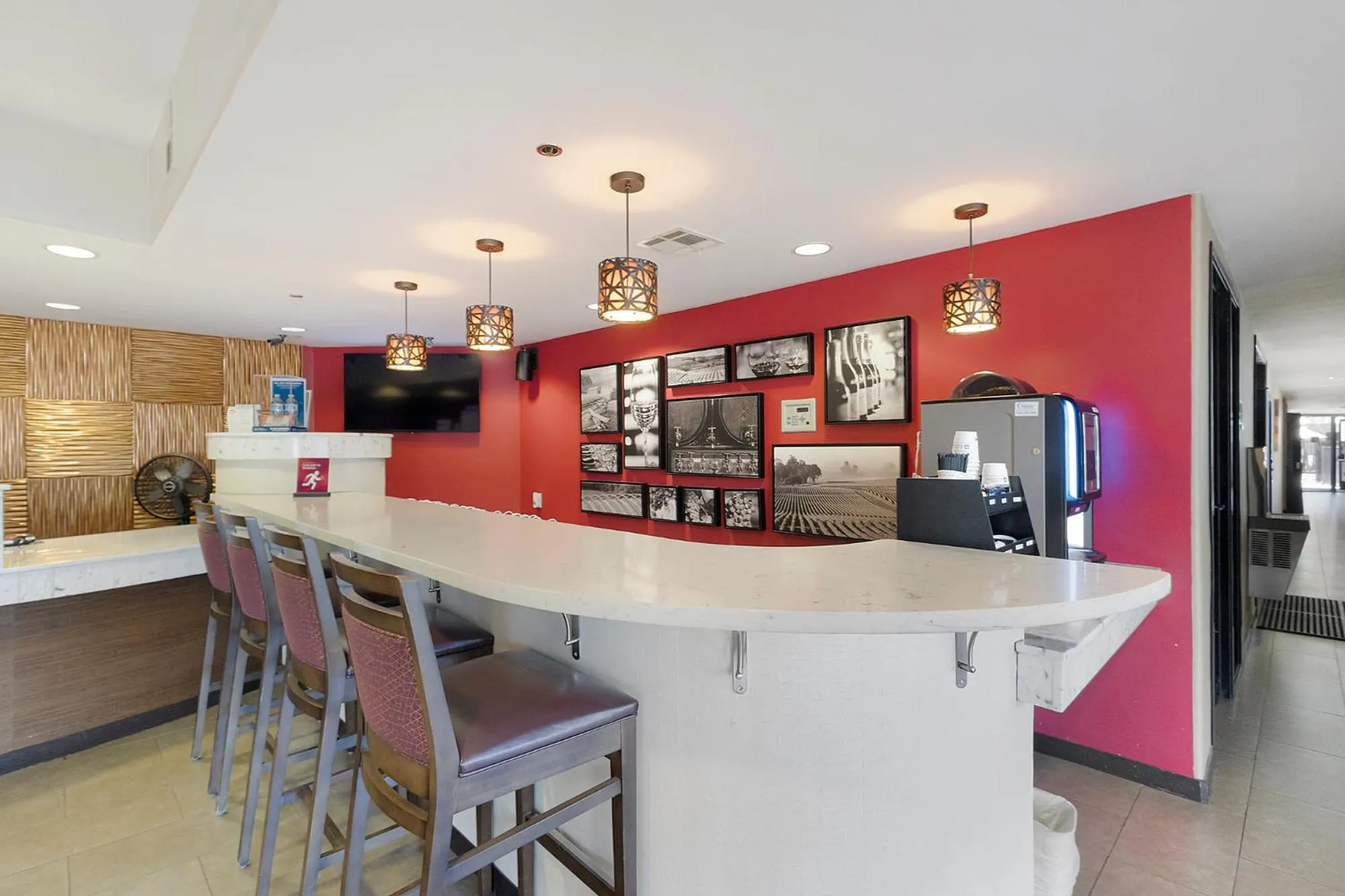 Lounge or bar in Best Western Plus Wine Country Inn & Suites