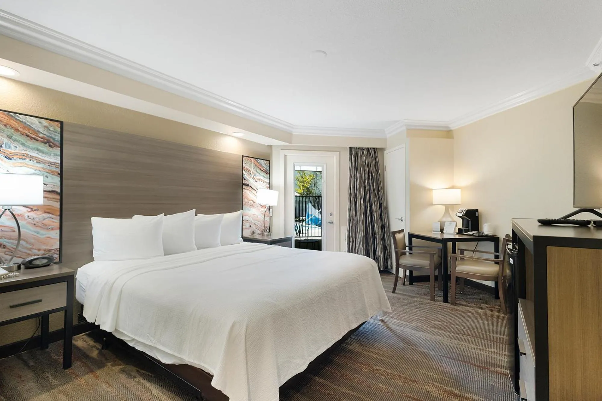 Bed in Best Western Plus Wine Country Inn & Suites