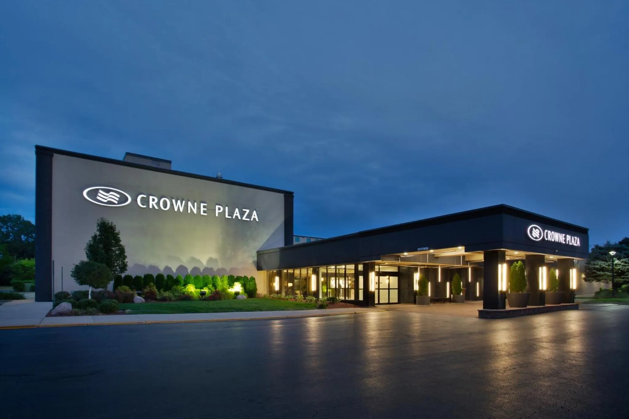 Property building in Crowne Plaza Chicago-Northbrook, an IHG Hotel