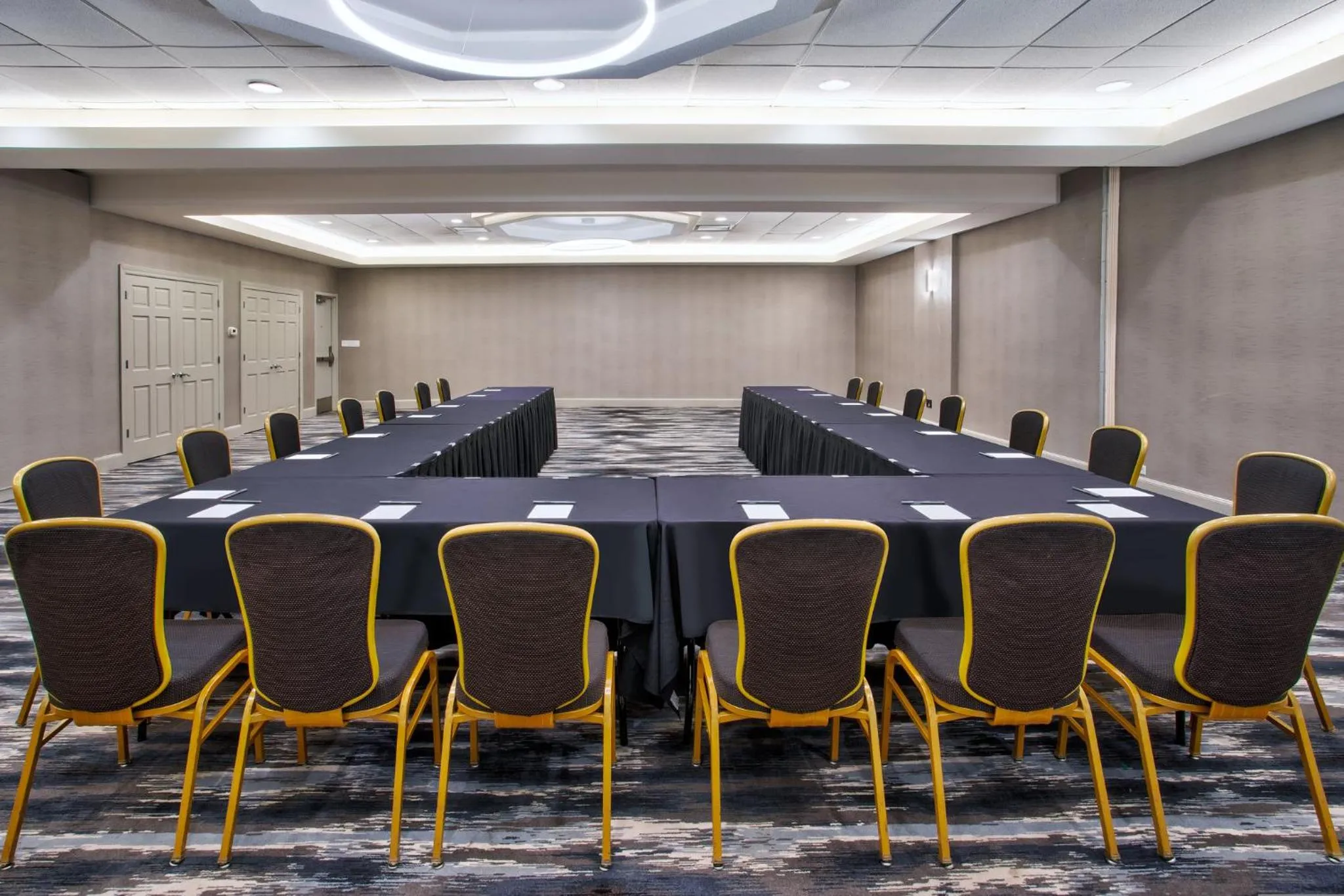 Meeting/conference room in Crowne Plaza Chicago-Northbrook, an IHG Hotel