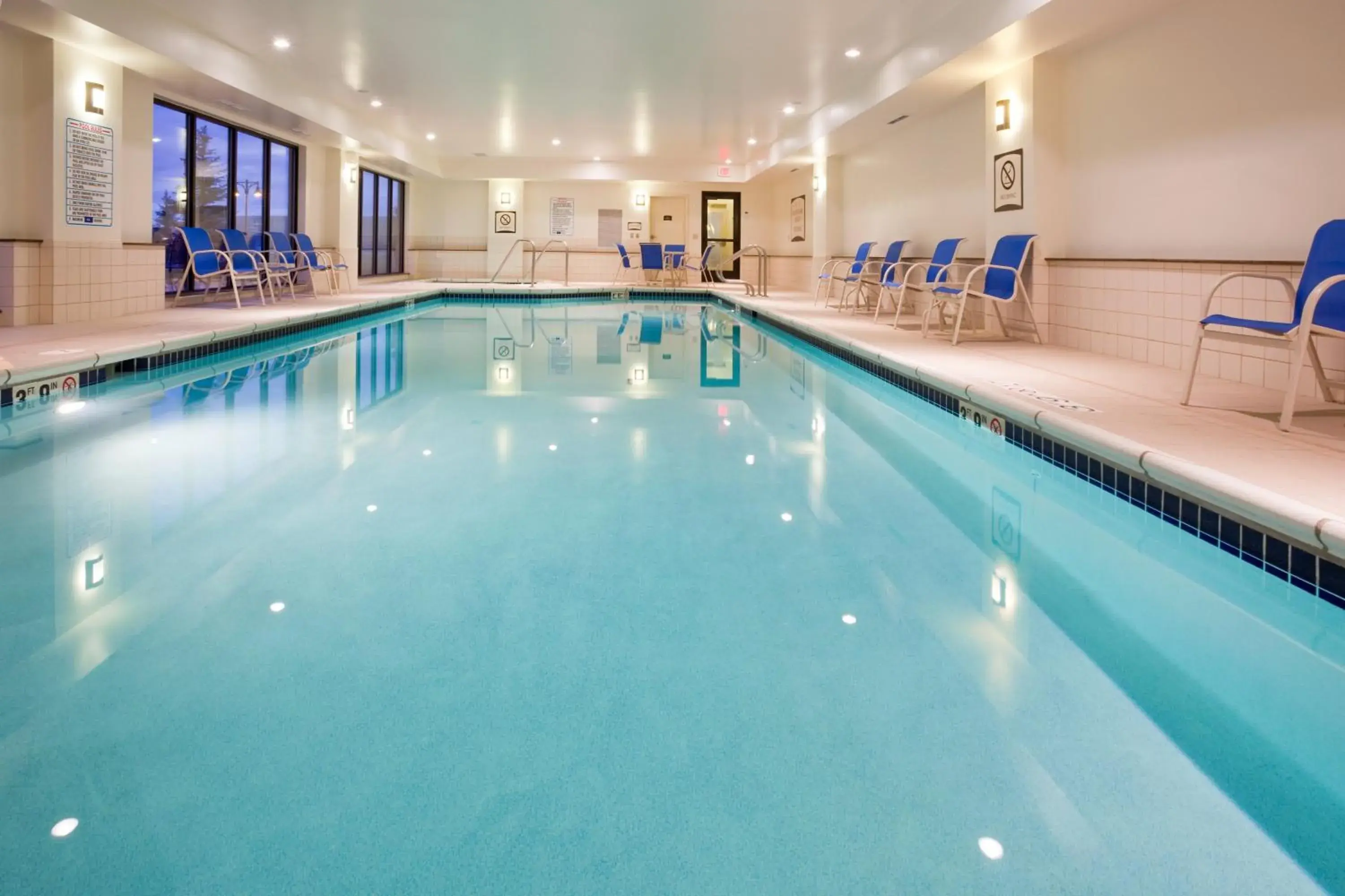 Swimming pool in Staybridge Suites Milwaukee West-Oconomowoc by IHG Swimming pool in Staybridge Suites Milwaukee West-Oconomowoc by IHG