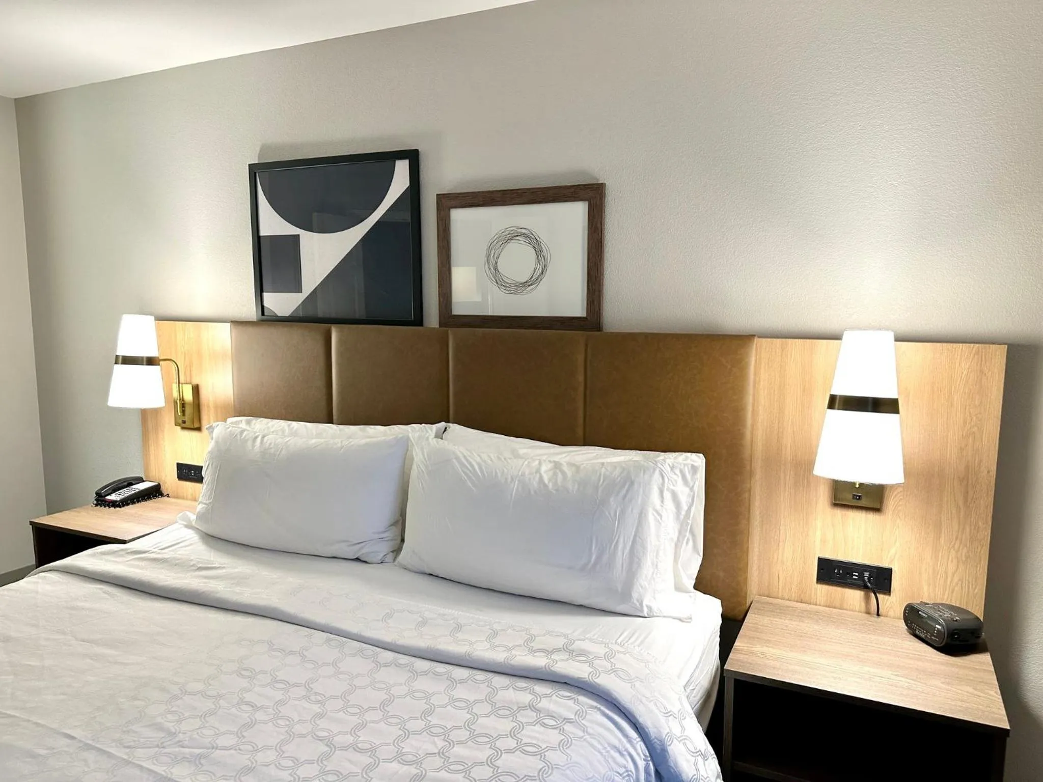 Photo of the whole room, Bed in Staybridge Suites Milwaukee West-Oconomowoc by IHG