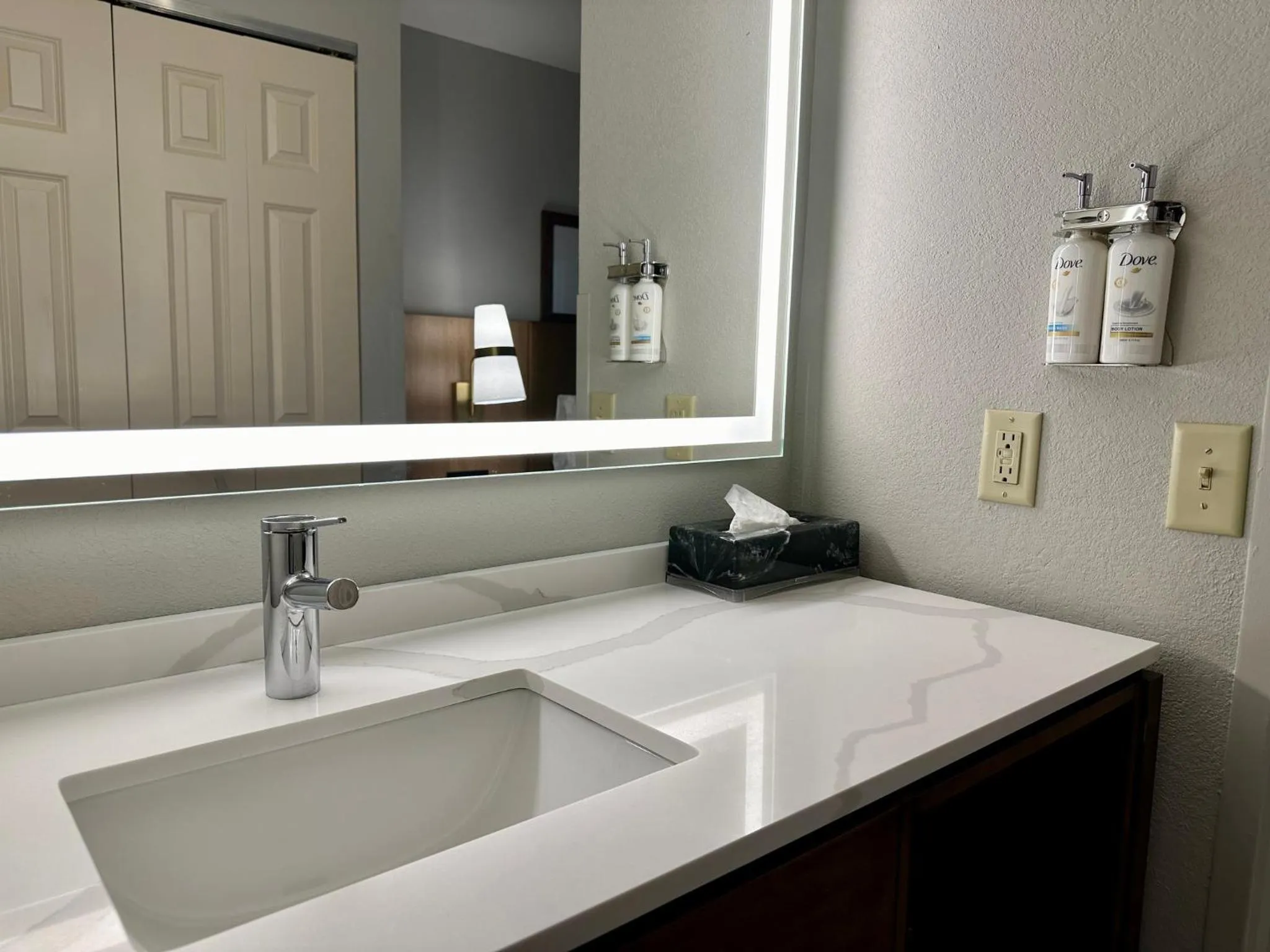 Photo of the whole room in Staybridge Suites Milwaukee West-Oconomowoc by IHG