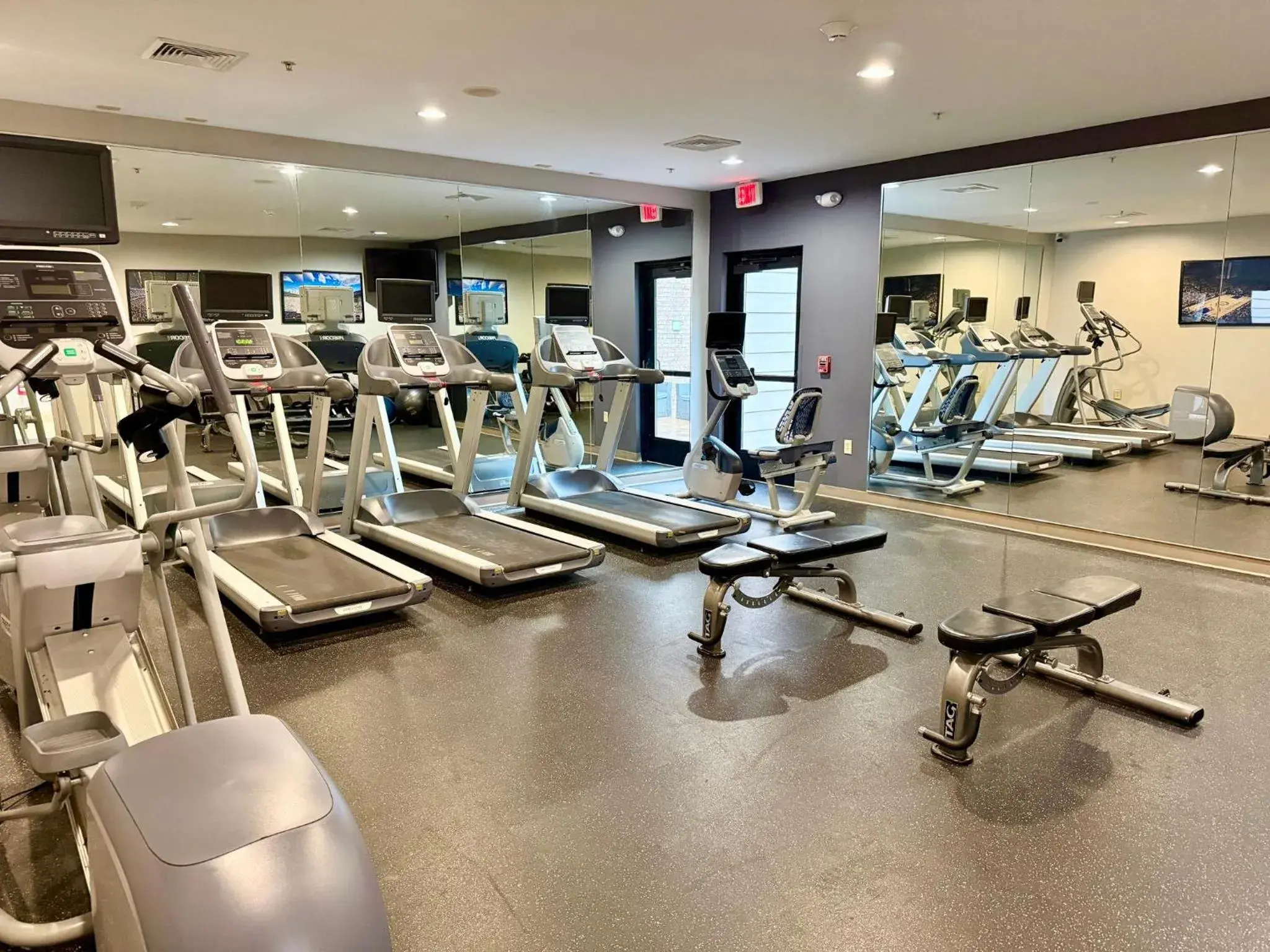 Fitness centre/facilities in Staybridge Suites Milwaukee West-Oconomowoc by IHG Fitness centre/facilities in Staybridge Suites Milwaukee West-Oconomowoc by IHG