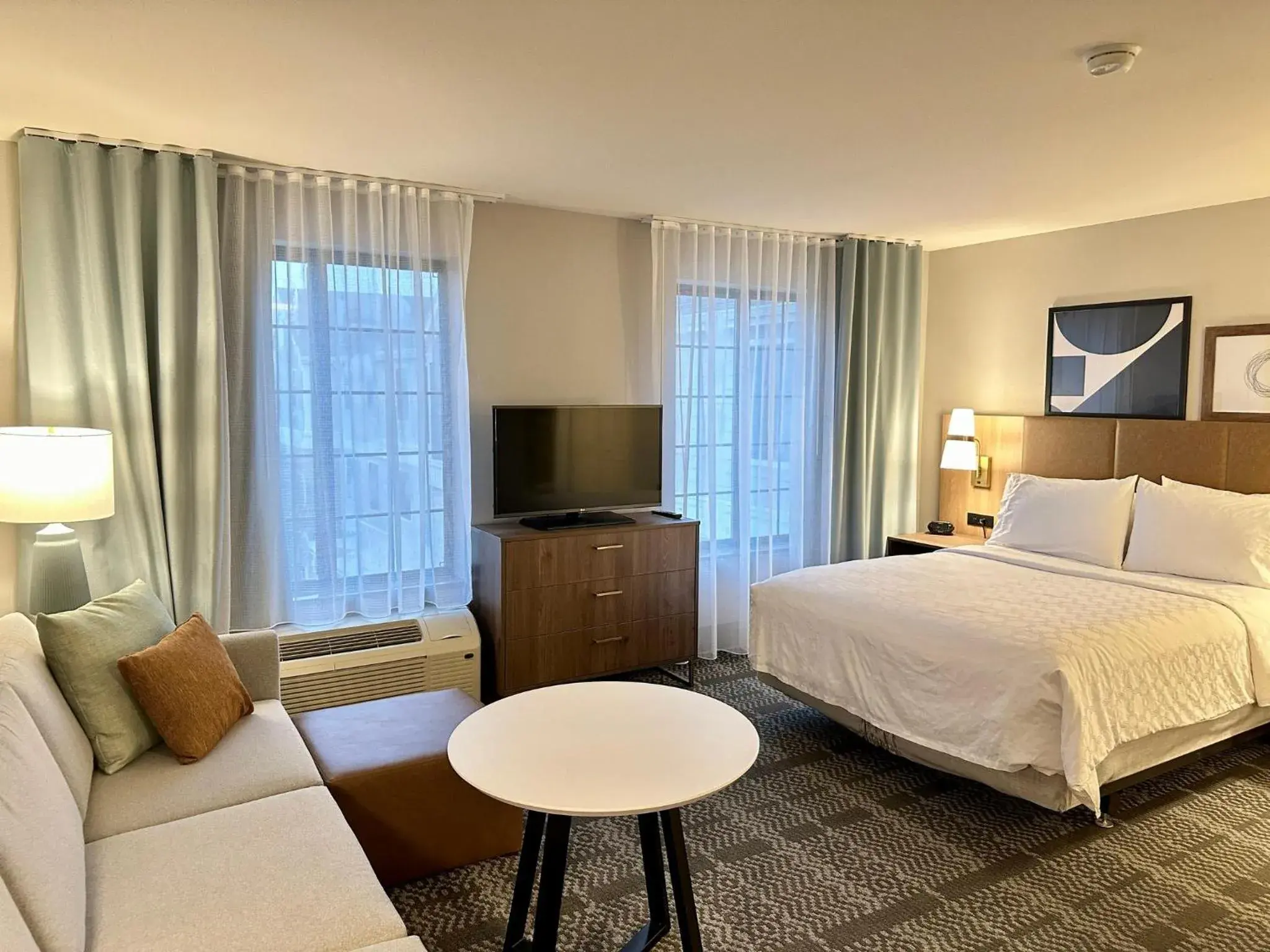 Queen Studio Suite in Staybridge Suites Milwaukee West-Oconomowoc by IHG Queen Studio Suite in Staybridge Suites Milwaukee West-Oconomowoc by IHG