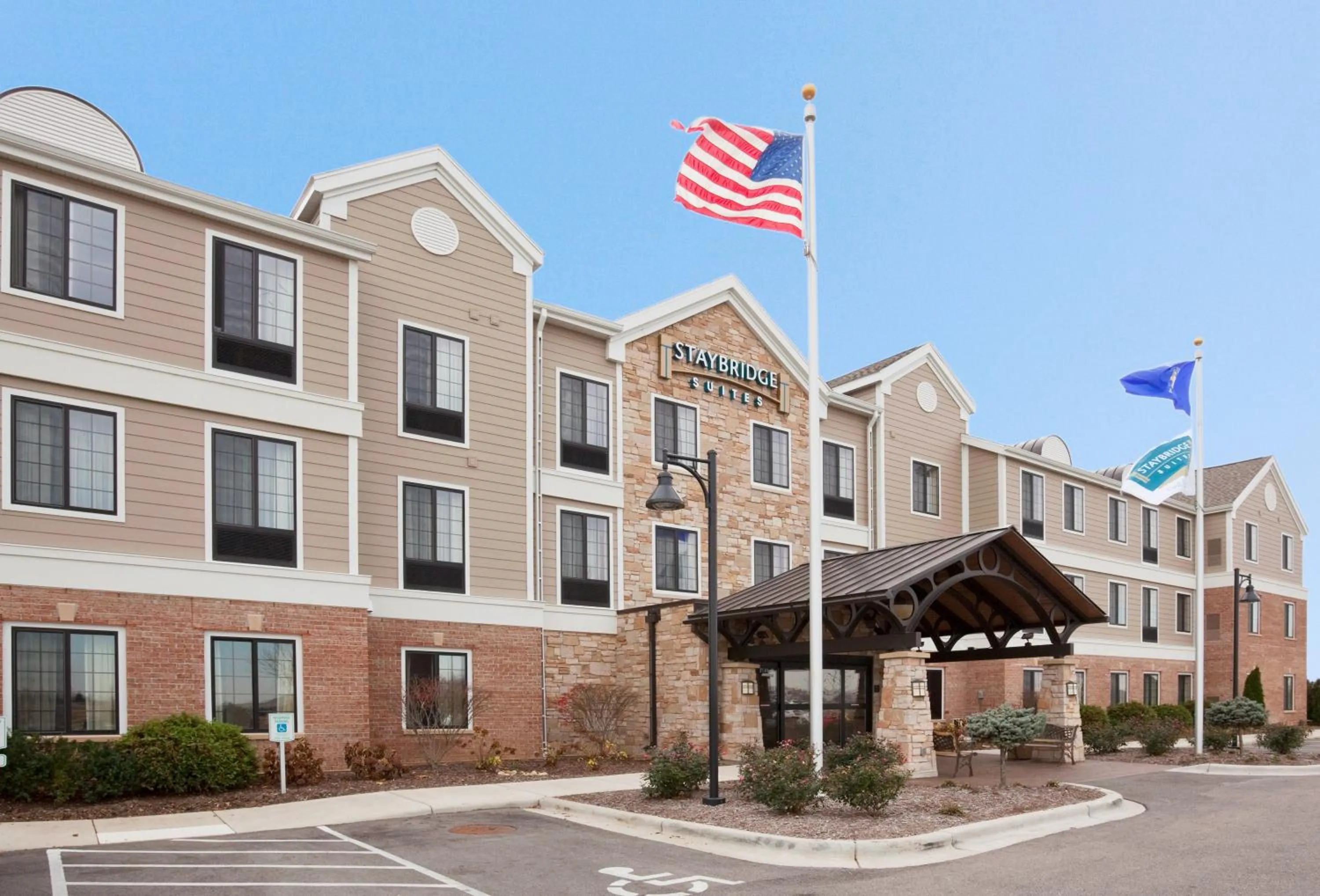 Property building in Staybridge Suites Milwaukee West-Oconomowoc by IHG