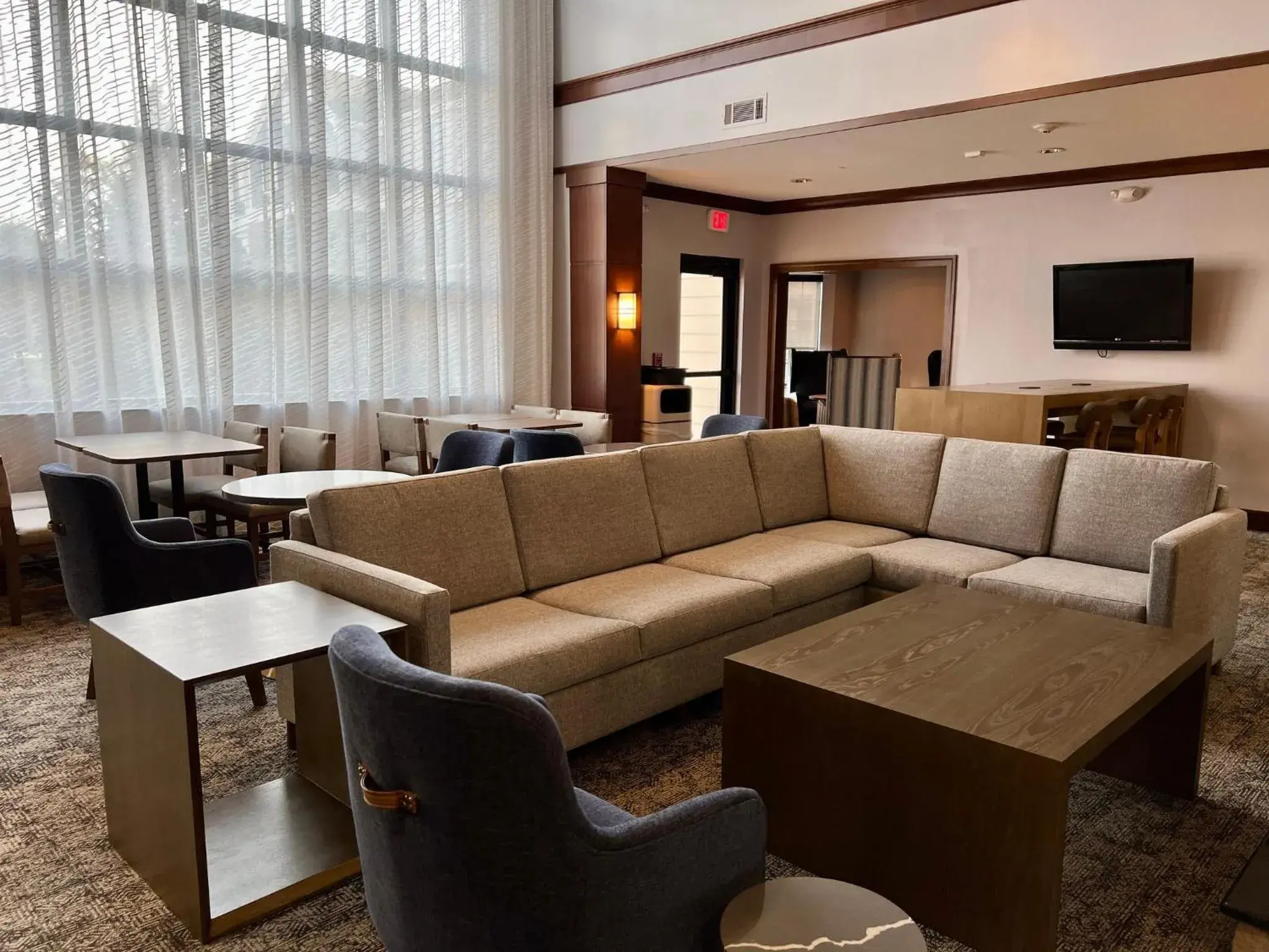 Property building in Staybridge Suites Milwaukee West-Oconomowoc by IHG Property building in Staybridge Suites Milwaukee West-Oconomowoc by IHG